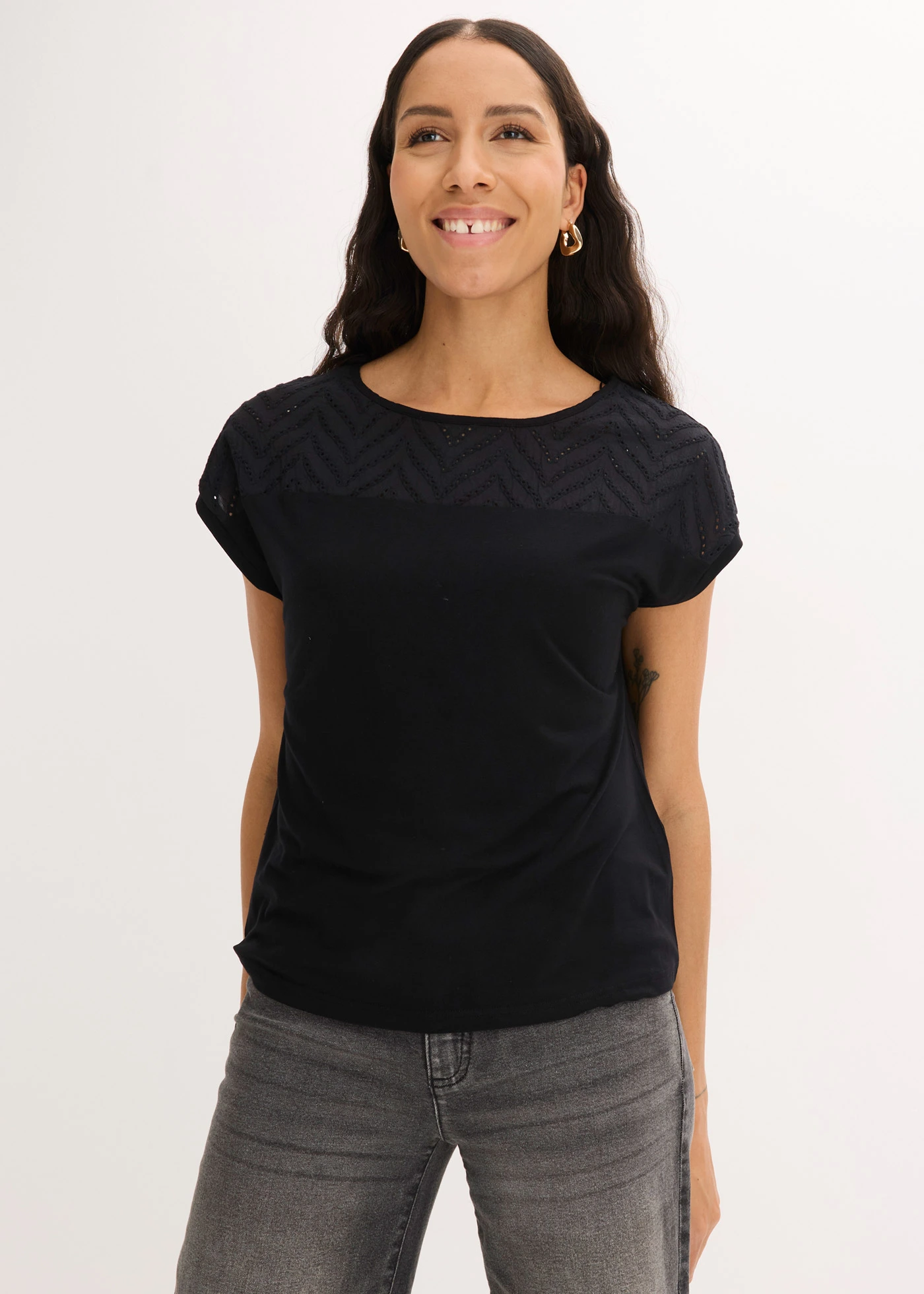 T-shirt en dentelle, en viscose douce • noir • Boutique bonprix