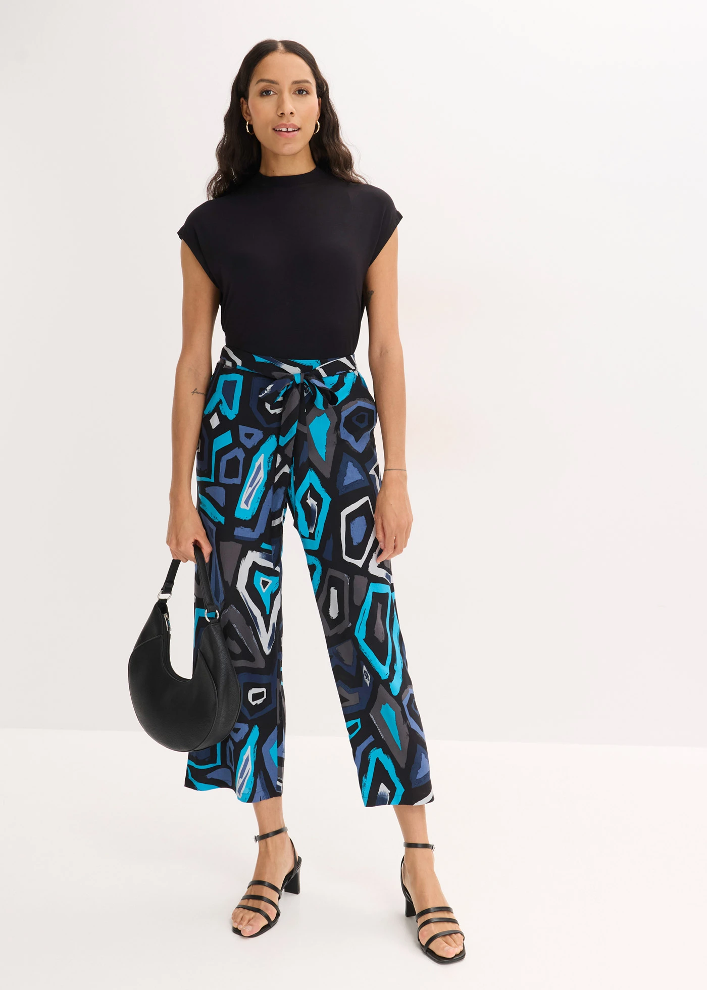Jupe-culotte en viscose fluide • noir-bleu graphique • Boutique bonprix