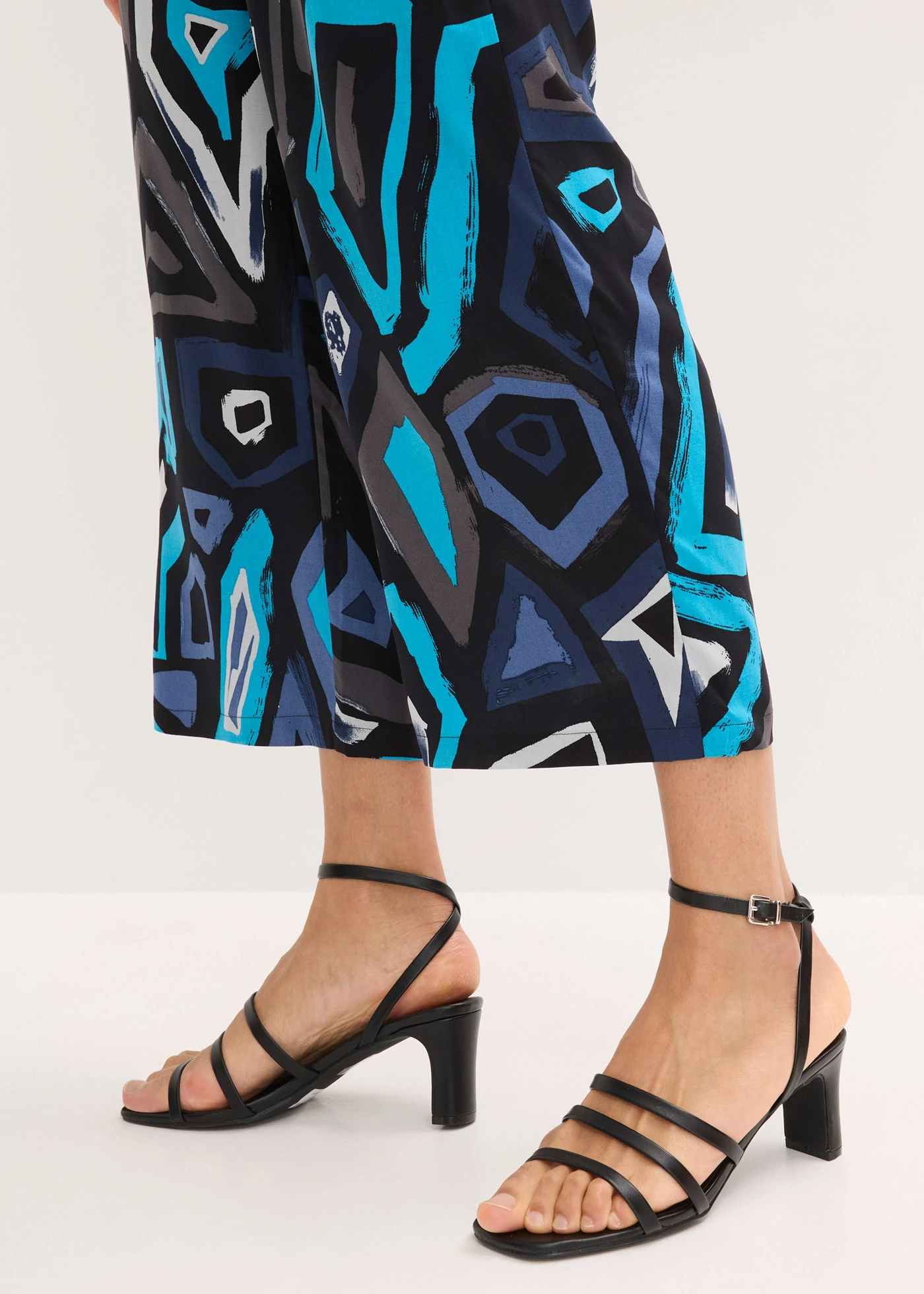 Culotte nohavice z padavej viskózy • čierna-modrá grafická potlačená • obchod bonprix