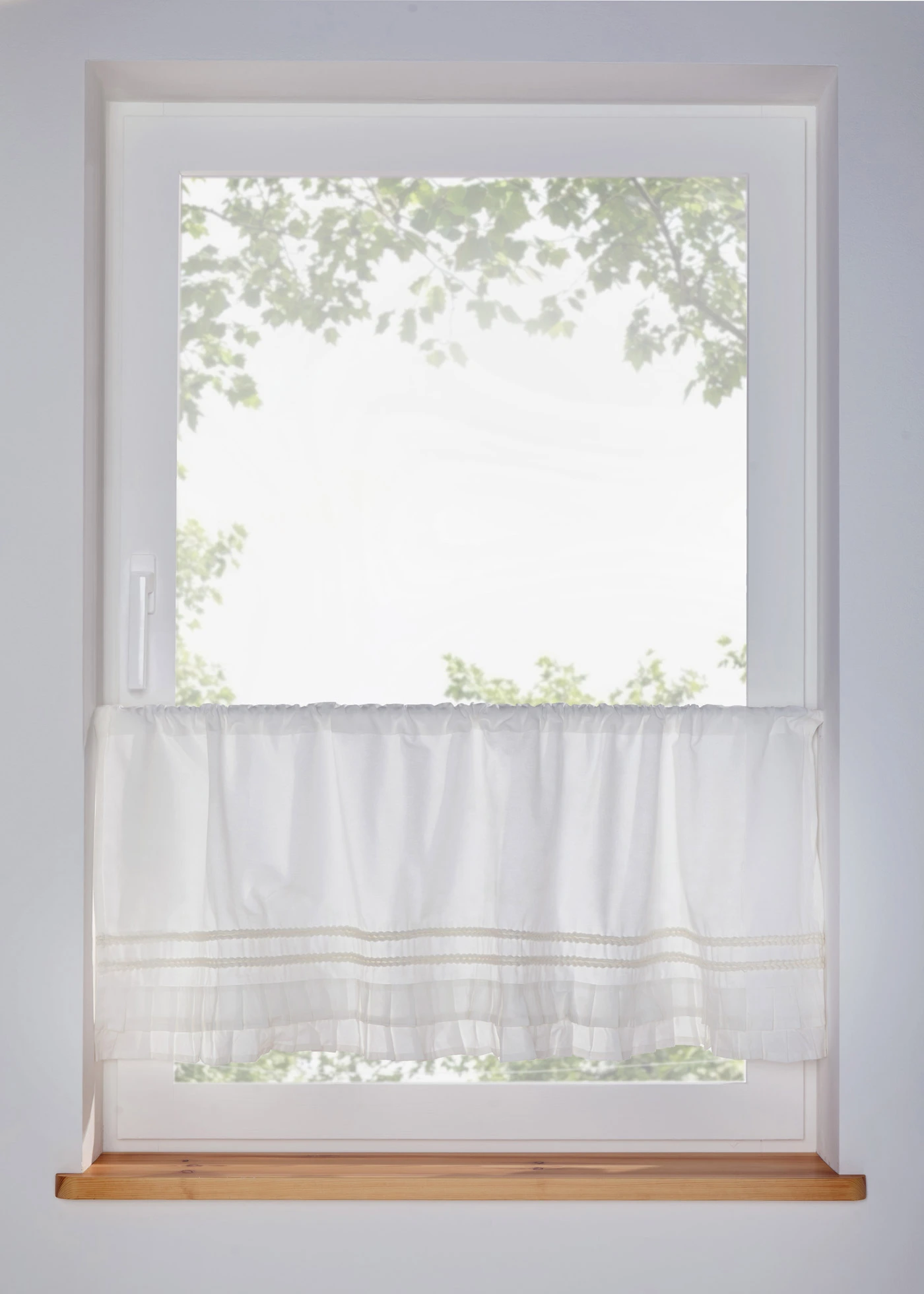 Brise-bise en coton à volants • crème • Boutique bonprix