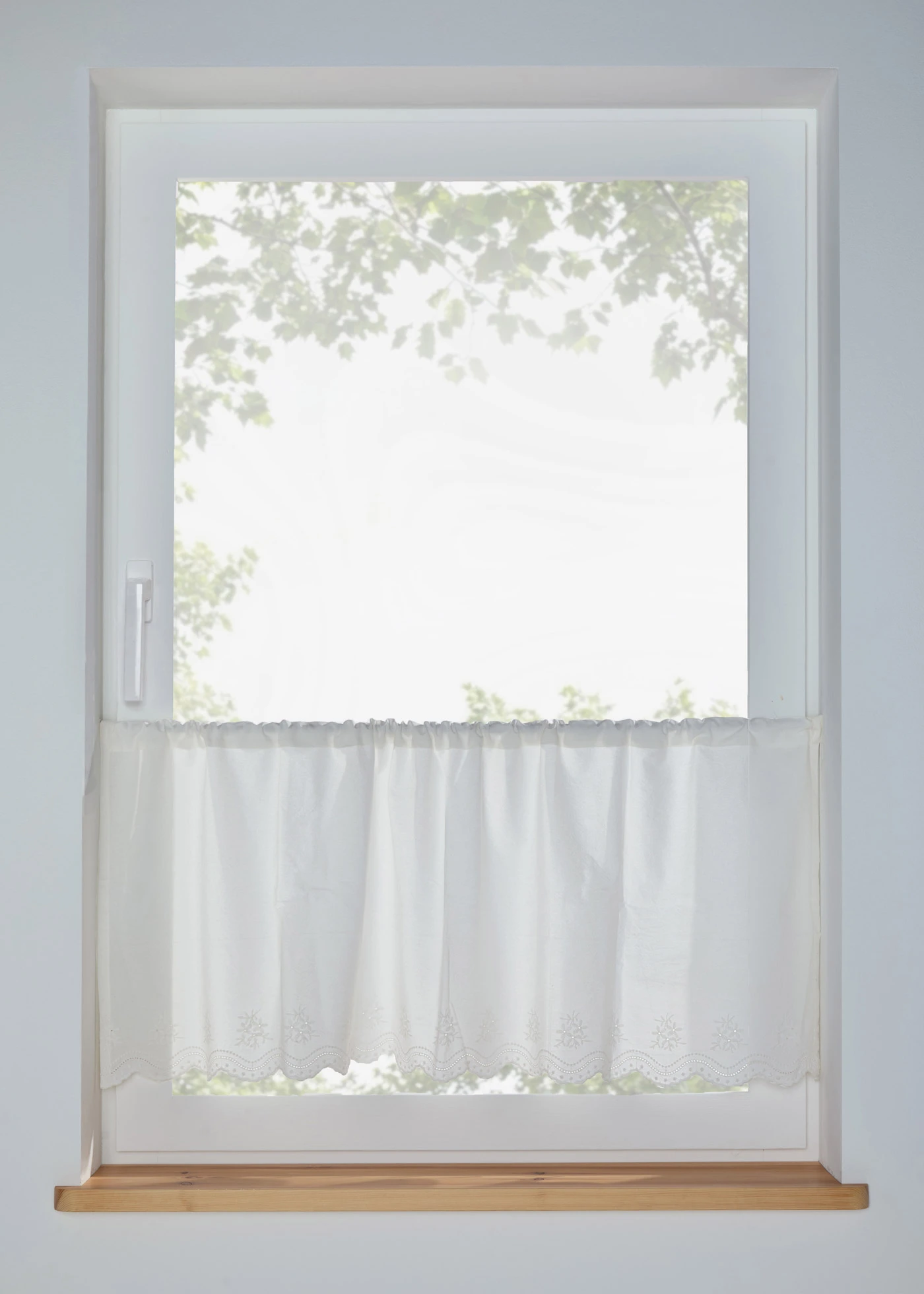 Brise-bise brodé en coton • crème/blanc • Boutique bonprix