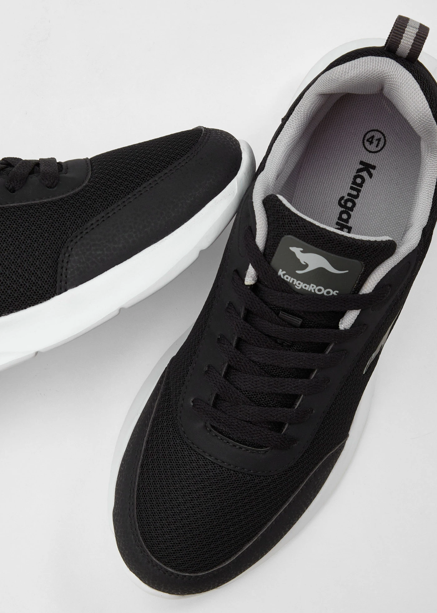 Kangaroos sneakers met lichte loopzool • zwart • bonprix online shop