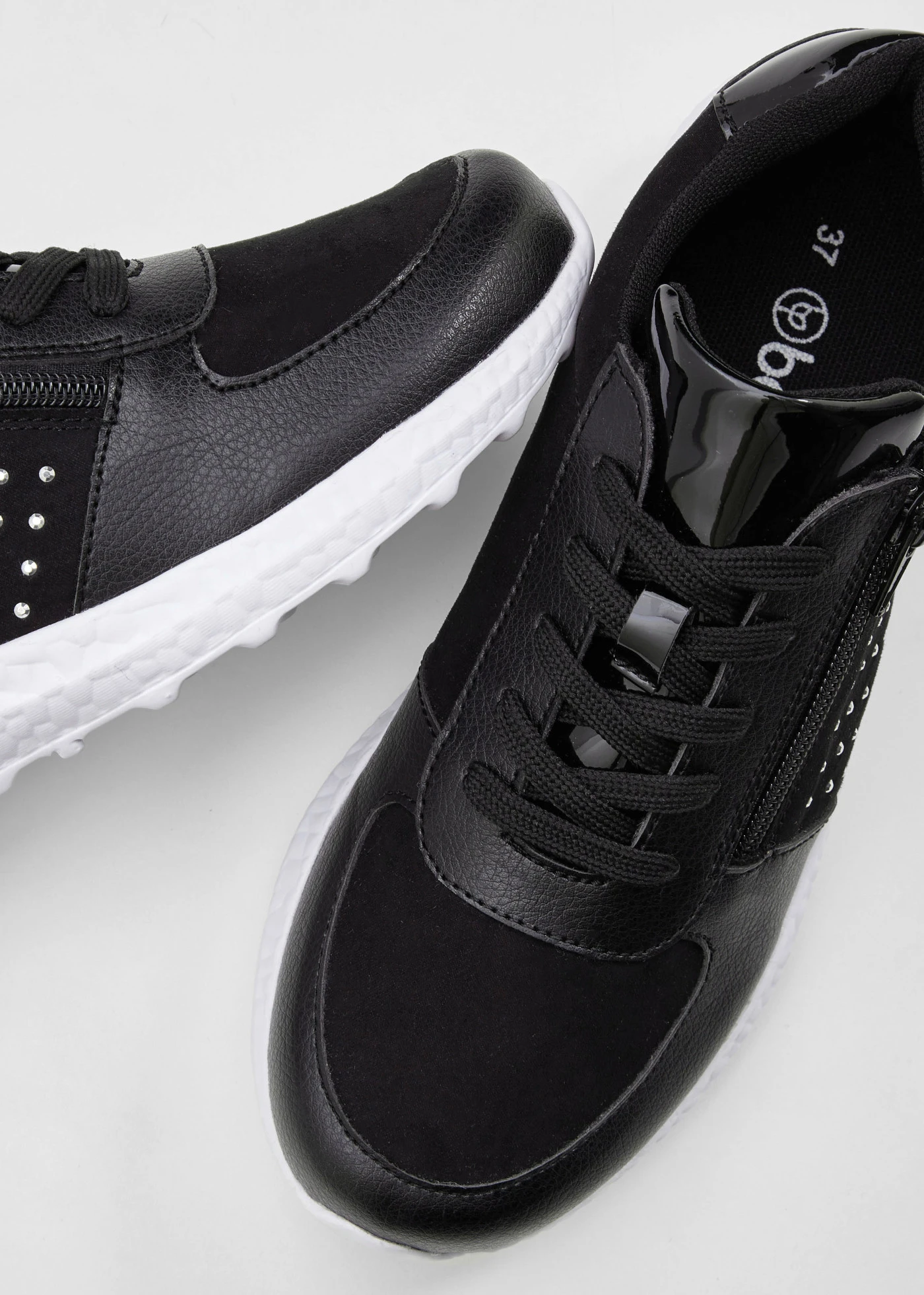 Pantofi sport cu pietricele scânteietoare • negru • magazin bonprix