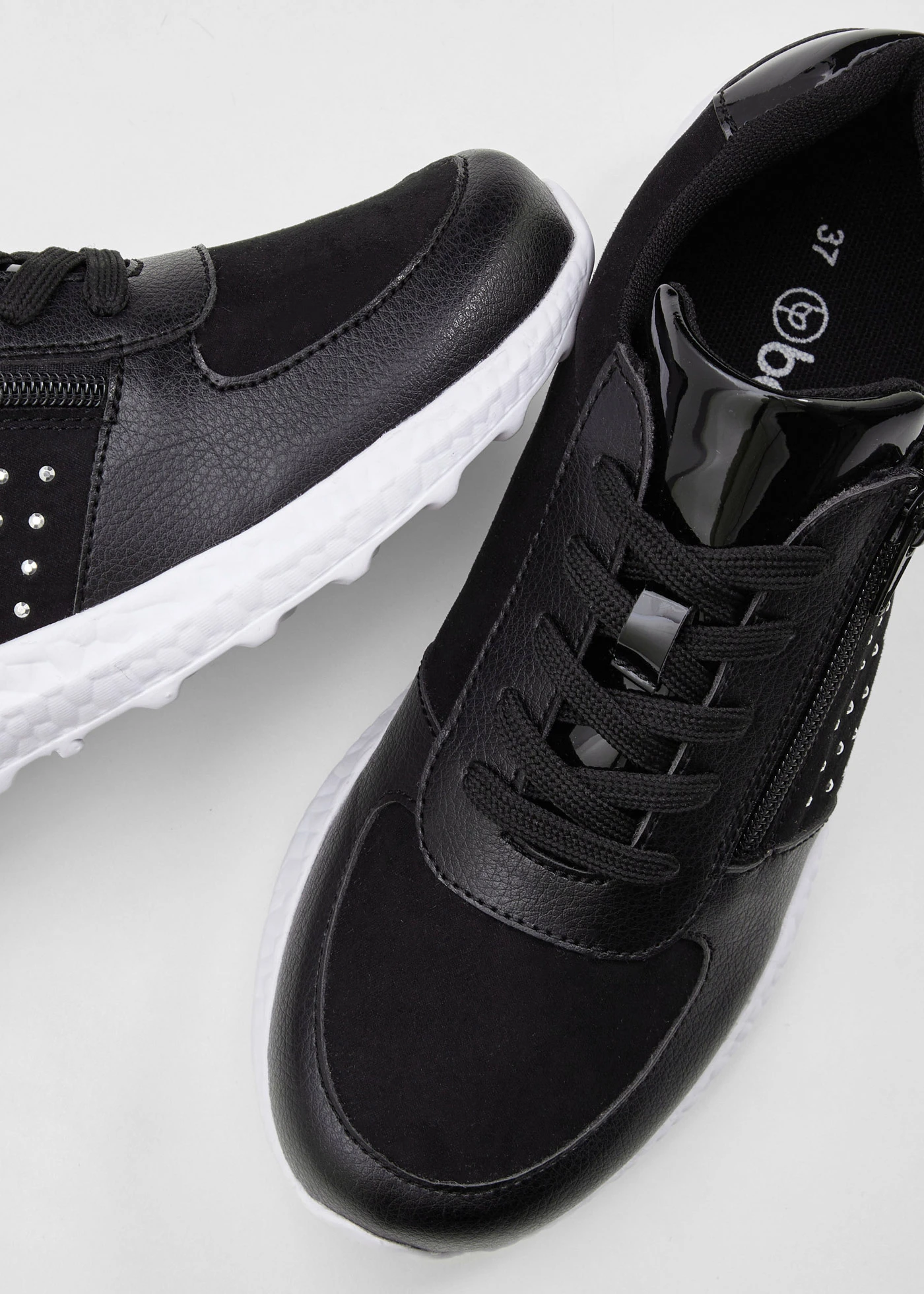 Sneakers • zwart • bonprix online shop