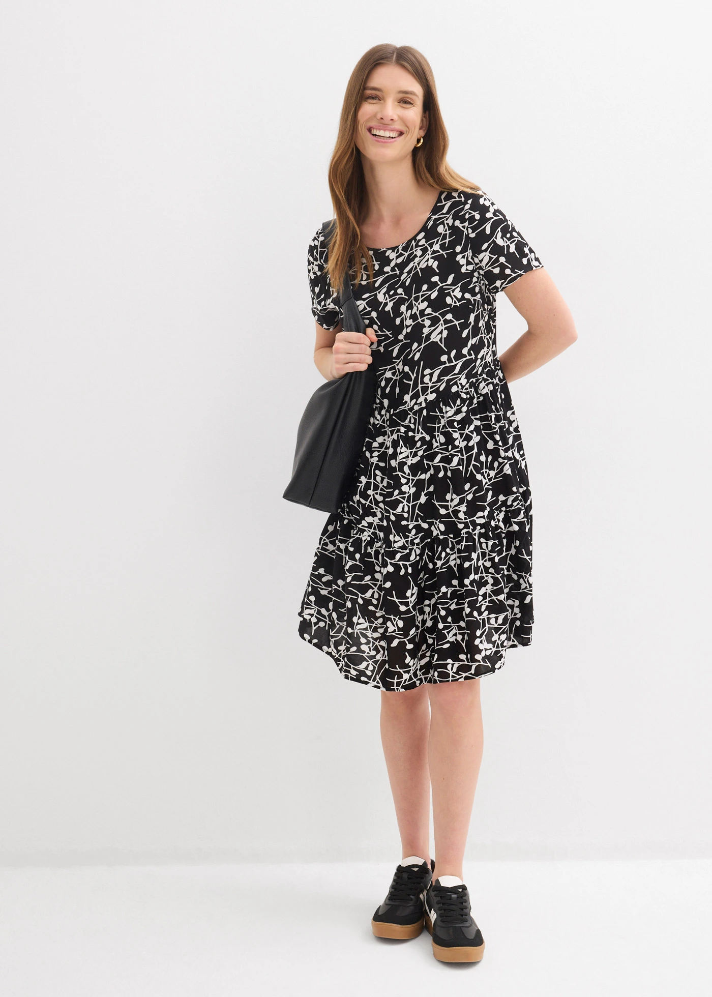 Rochie mini din viscoză vaporoasă • negru/ecru altele • magazin bonprix