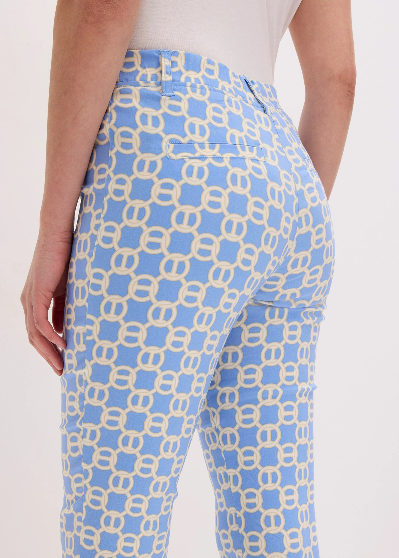 Bengaline stretch broek • middenblauw/natuurbeige met grafische print • bonprix online shop