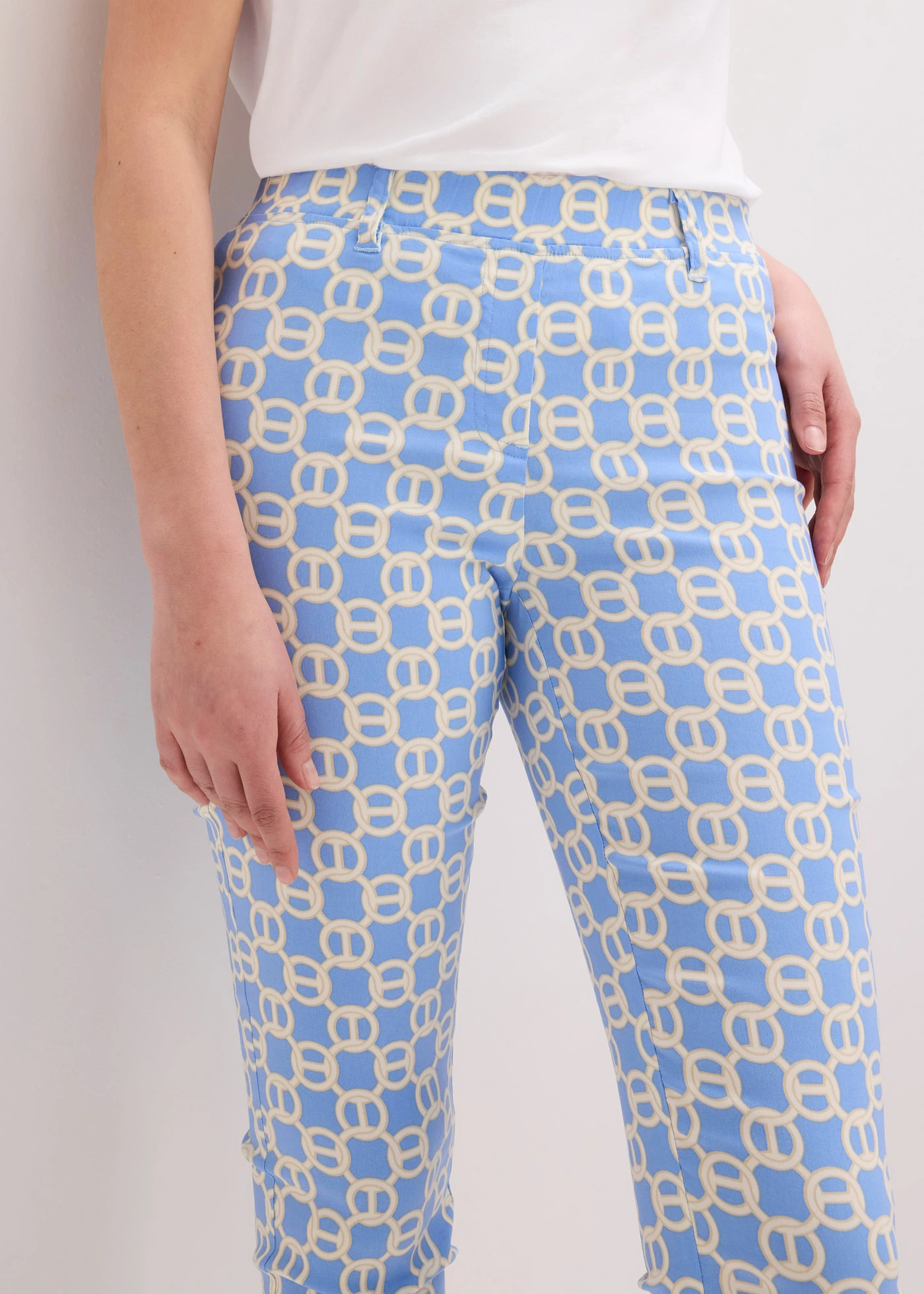 Bengaline stretch broek • middenblauw/natuurbeige met grafische print • bonprix online shop