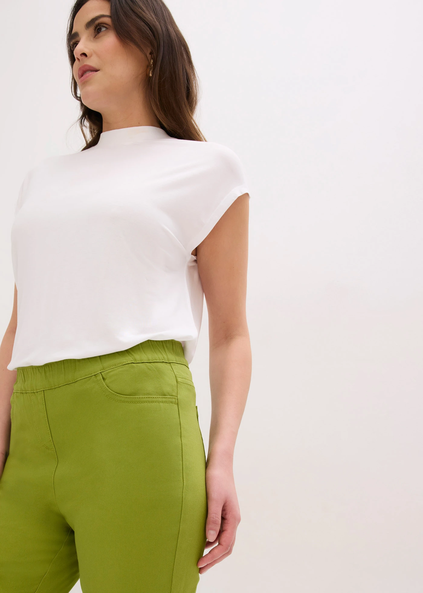 Pantaloni 7/8 cu talie elastică, cu stretch • verde mușchi • magazin bonprix