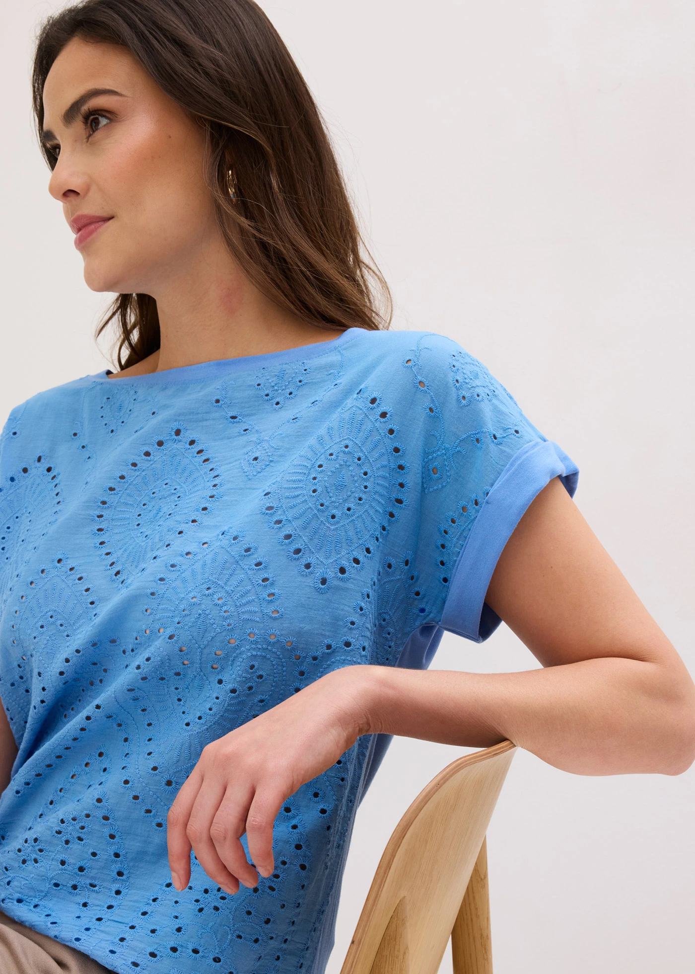 Shirt met broderie anglaise • middenblauw • bonprix online shop