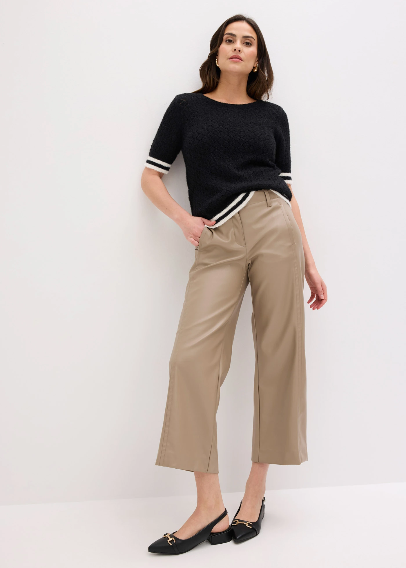 Ažurový svetřík s peříčkovou přízí • černo-přírodní bílá • bonprix obchod