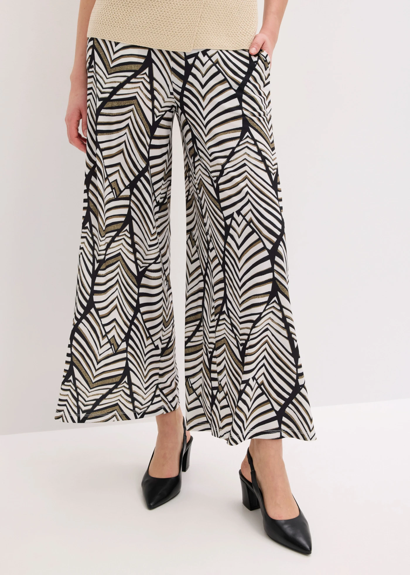 Pantaloni largi din jerse • negru-alb perlat cu imprimeu • magazin bonprix