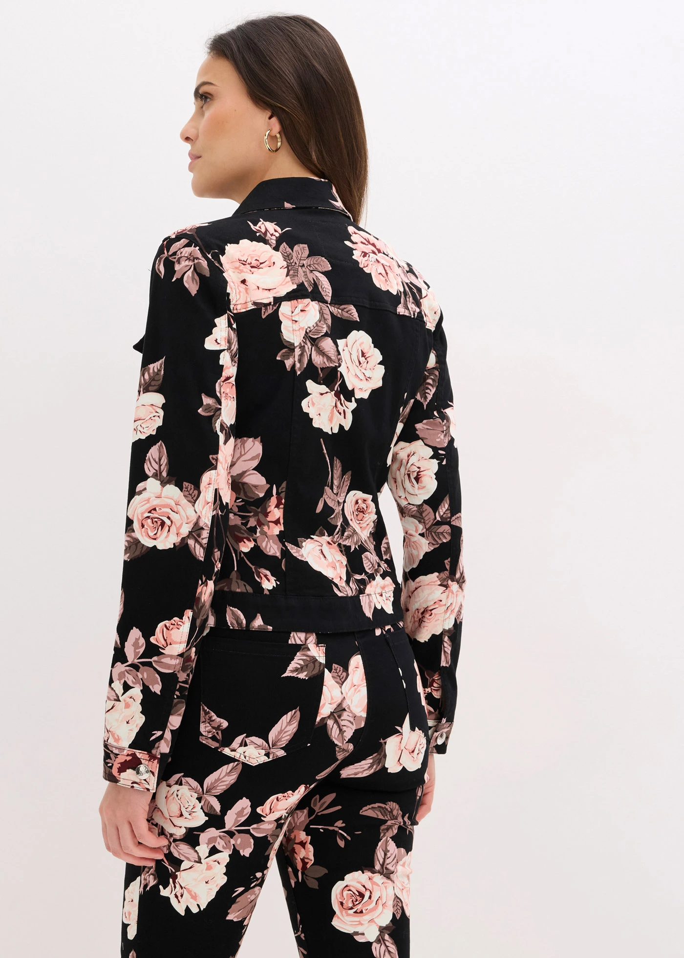 Kurtka z diagonalu z bawełny • czarno-jasnoróżowy w kwiaty • sklep bonprix