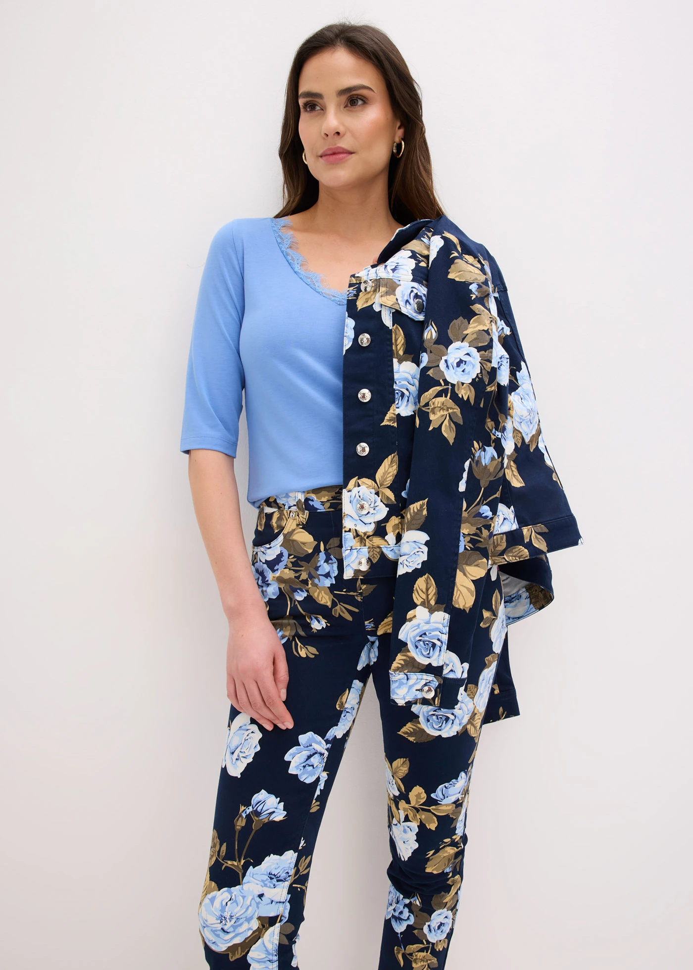 T-shirt à dentelle • bleu moyen • Boutique bonprix