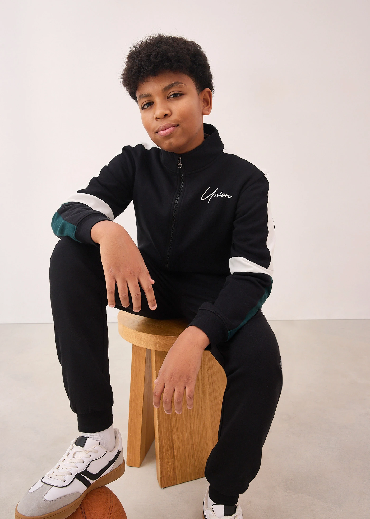 Sweat zippé décontracté 100% coton • noir • Boutique bonprix