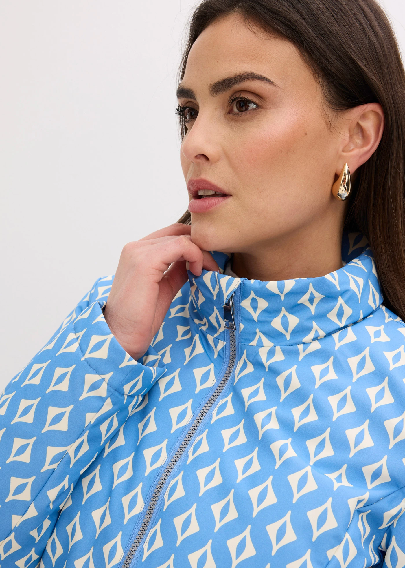 Veste réversible et légère à imprimé • bleu moyen-écru graphique • Boutique bonprix