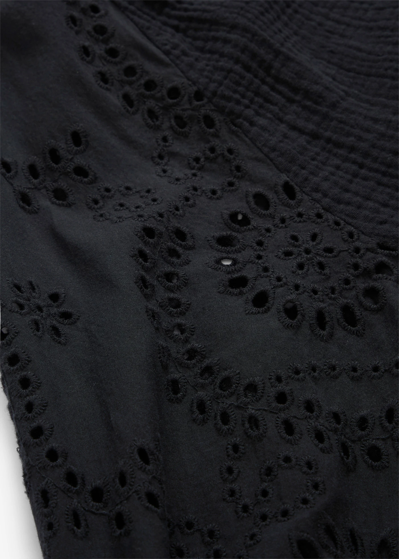 Tuniková blúzka zo vzdušného mušelínu • čierna • obchod bonprix