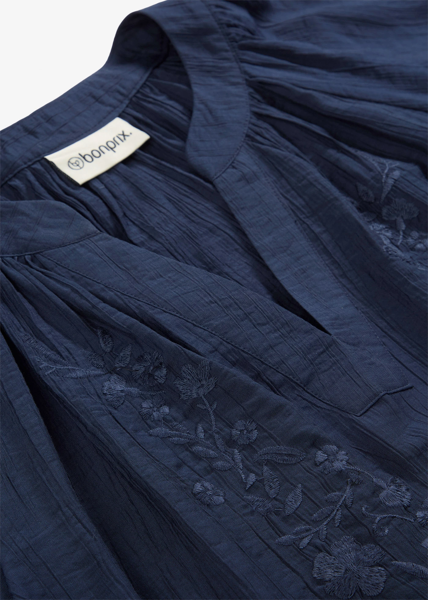 Bluză cu mâneci scurte din material creponat texturat • bleumarin • magazin bonprix