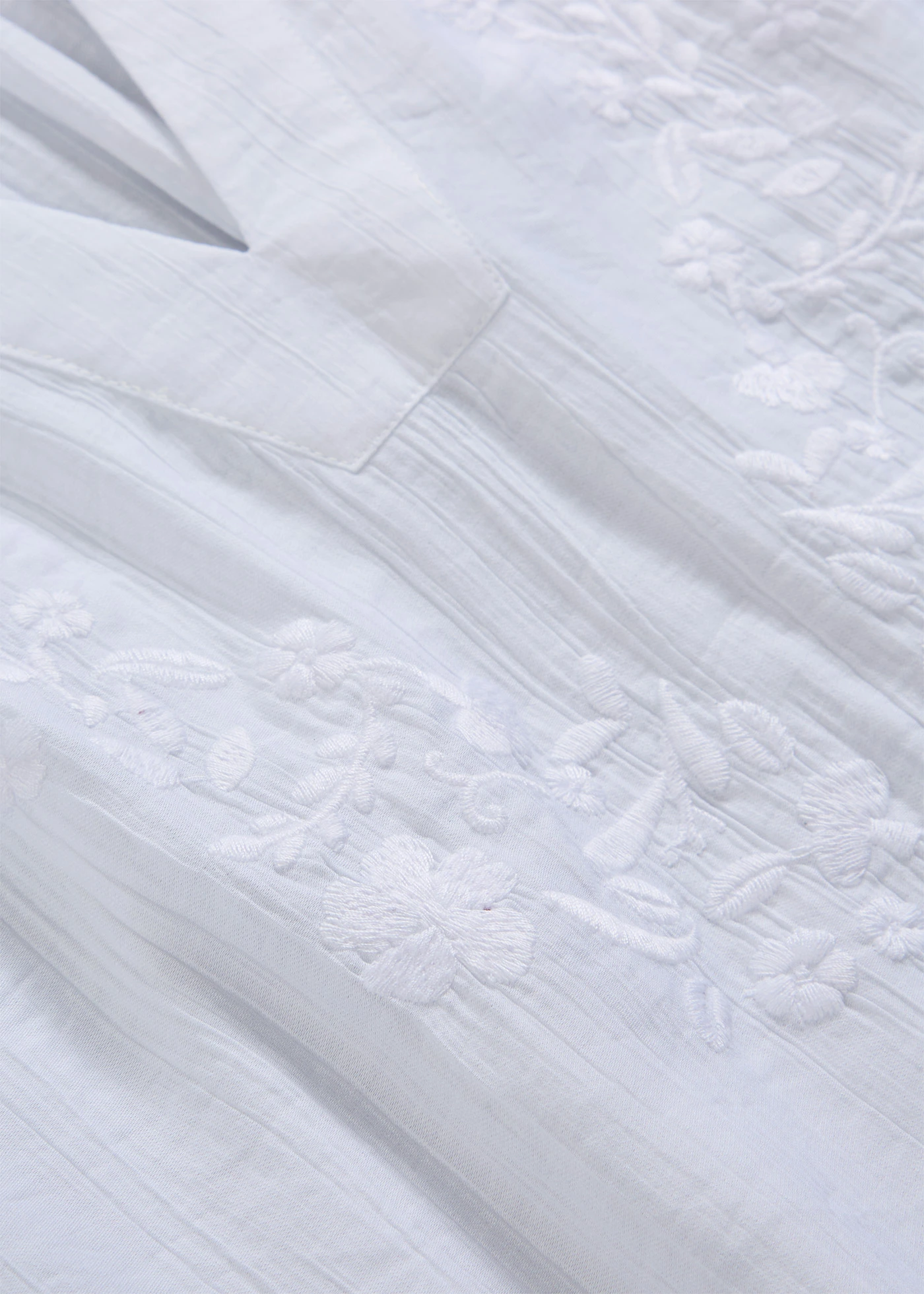 Bluză cu mâneci scurte din material creponat texturat • alb • magazin bonprix