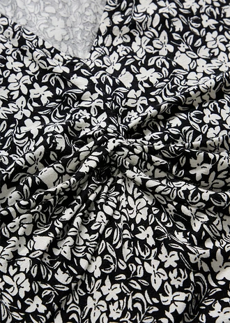 Rochie din jerse din amestec cu viscoză • negru-ecru floral • magazin bonprix