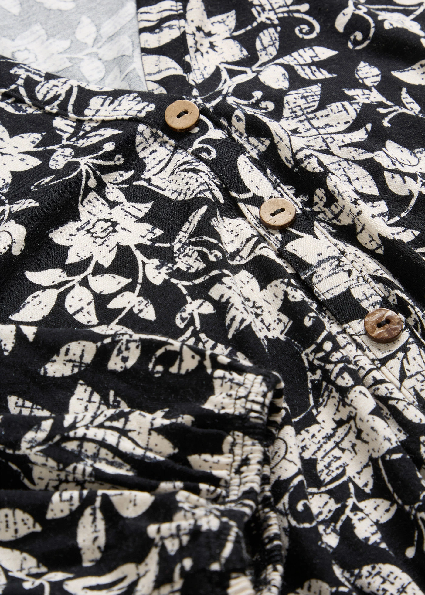 Jersey jurk in een viscosemix • zwart/wolwit gebloemd • bonprix online shop