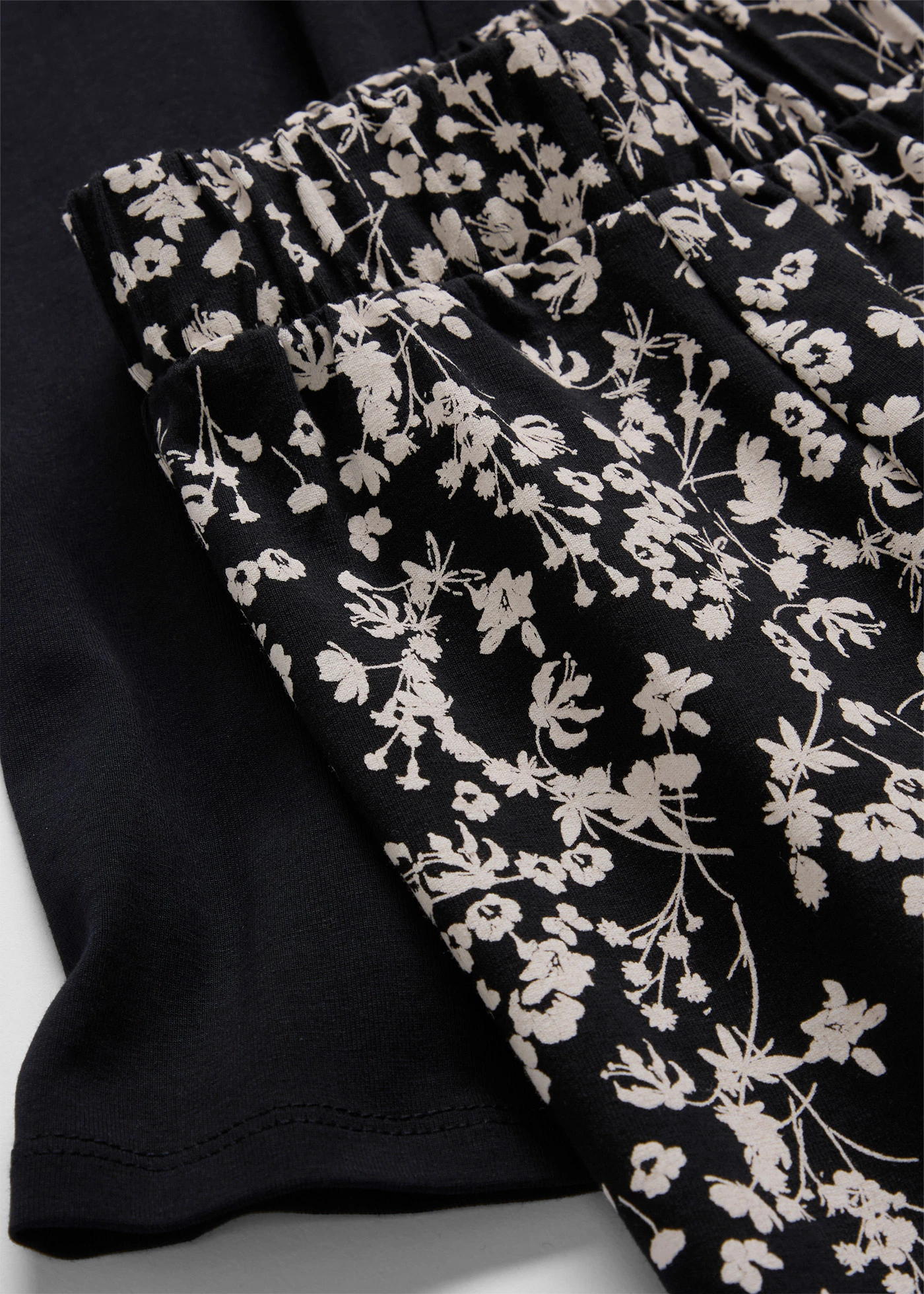 Lot de 2 jupes en jersey • noir/écru floral + noir uni • Boutique bonprix