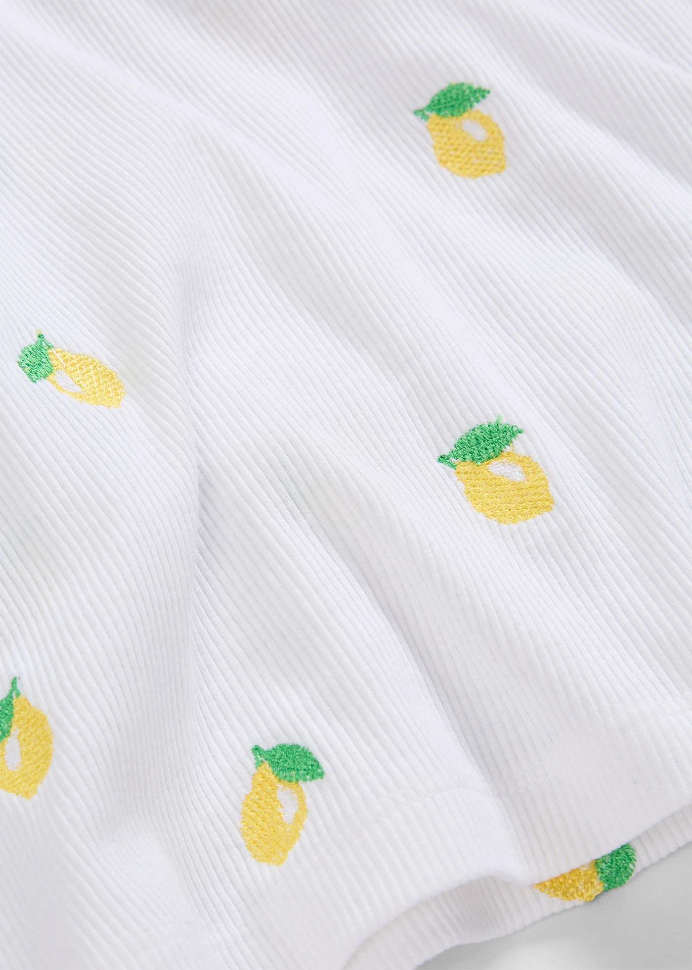 Geribd shirt met borduursel van puur biologisch katoen • wit • bonprix online shop