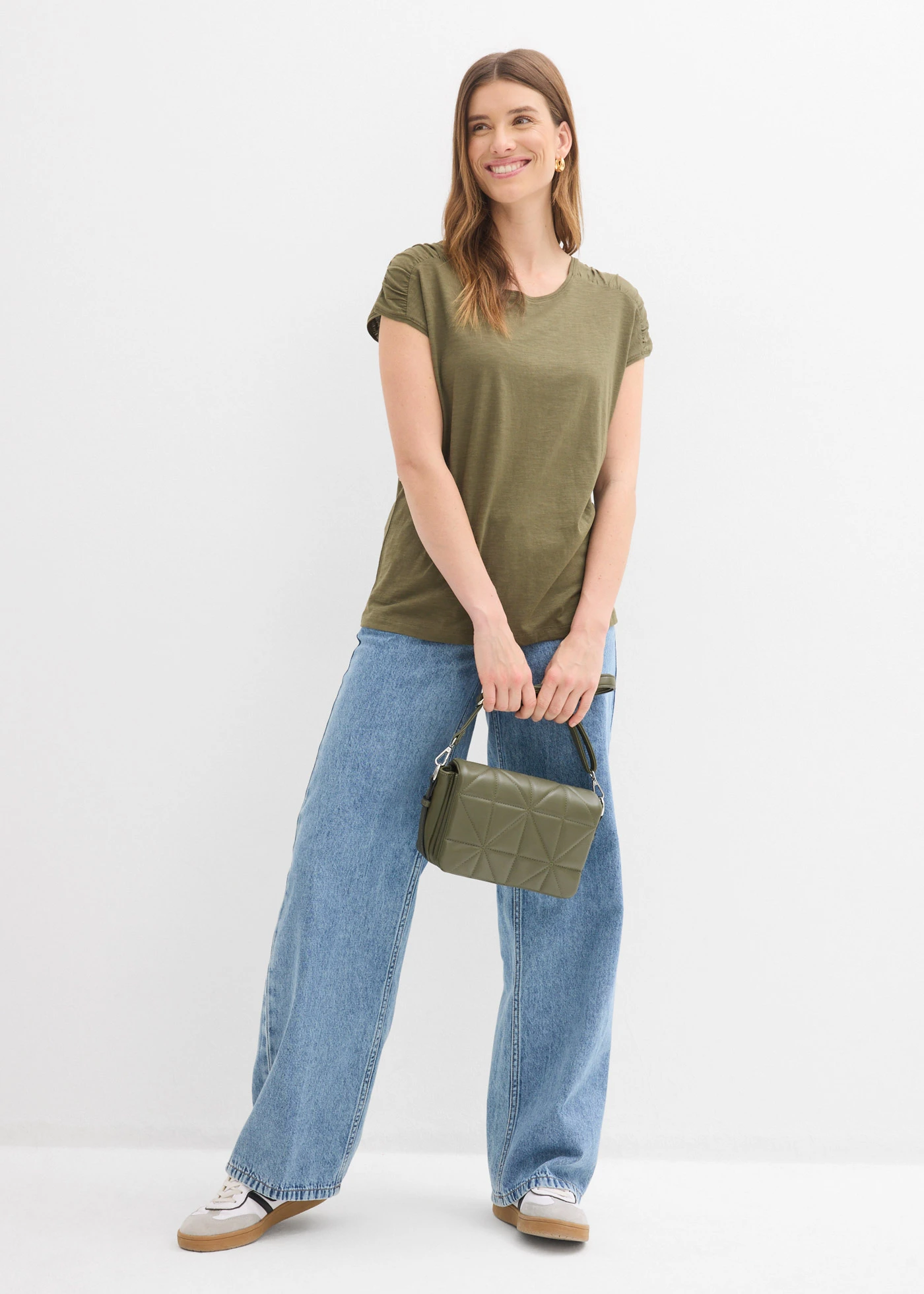 Boxy shirt, korte mouw • donkerolijfgroen • bonprix online shop