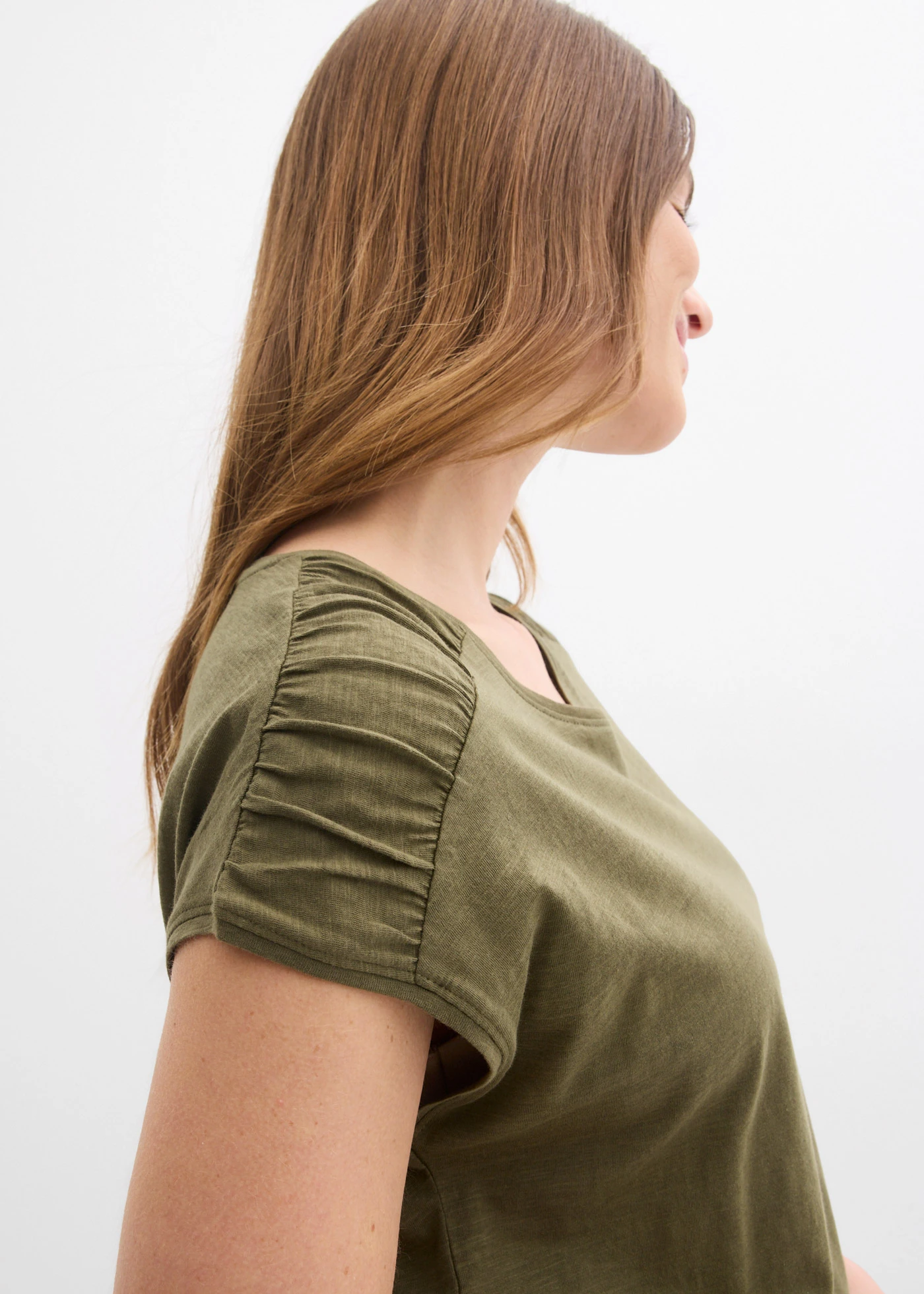 Boxy shirt, korte mouw • donkerolijfgroen • bonprix online shop