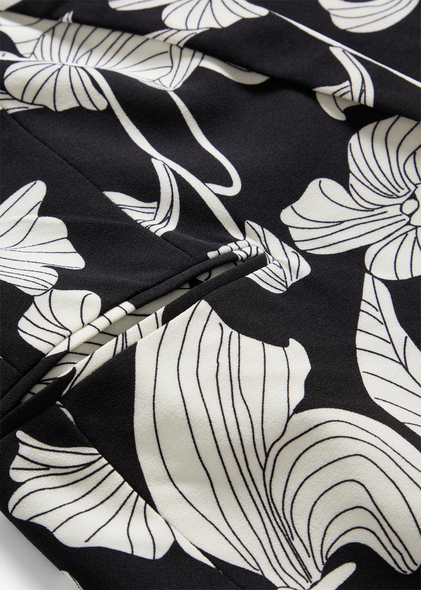 Sacou • negru floral • magazin bonprix