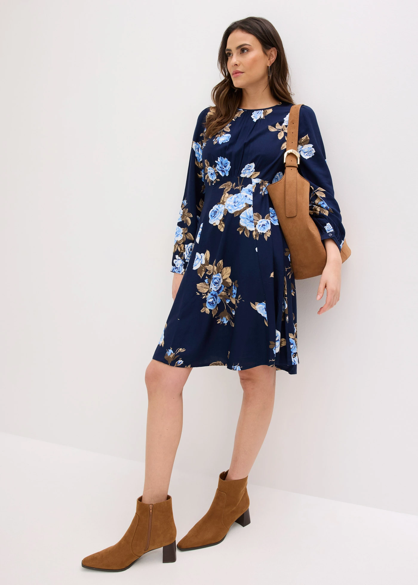 Rochie tip tunică • bleumarin floral • magazin bonprix