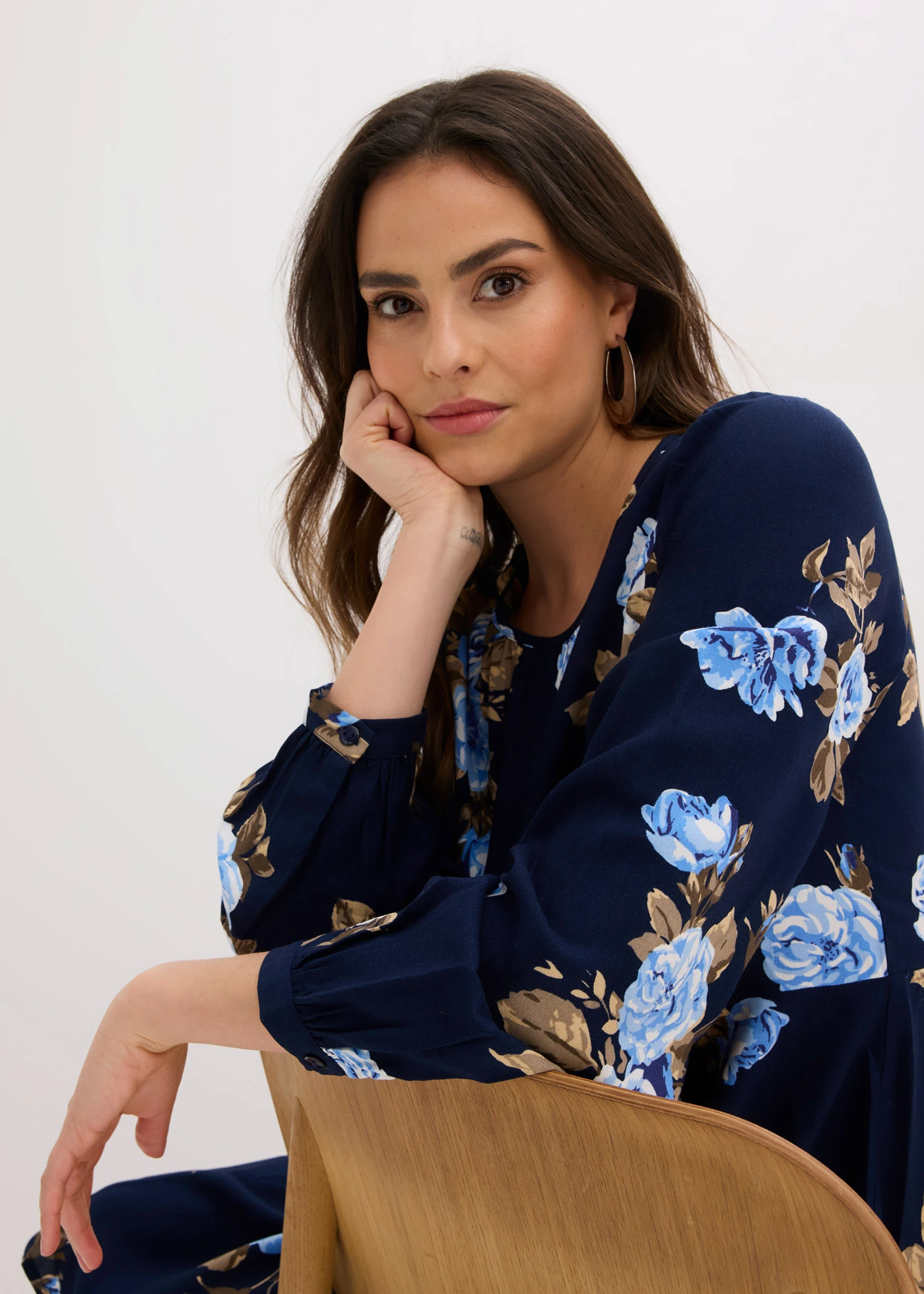 Rochie tip tunică • bleumarin floral • magazin bonprix
