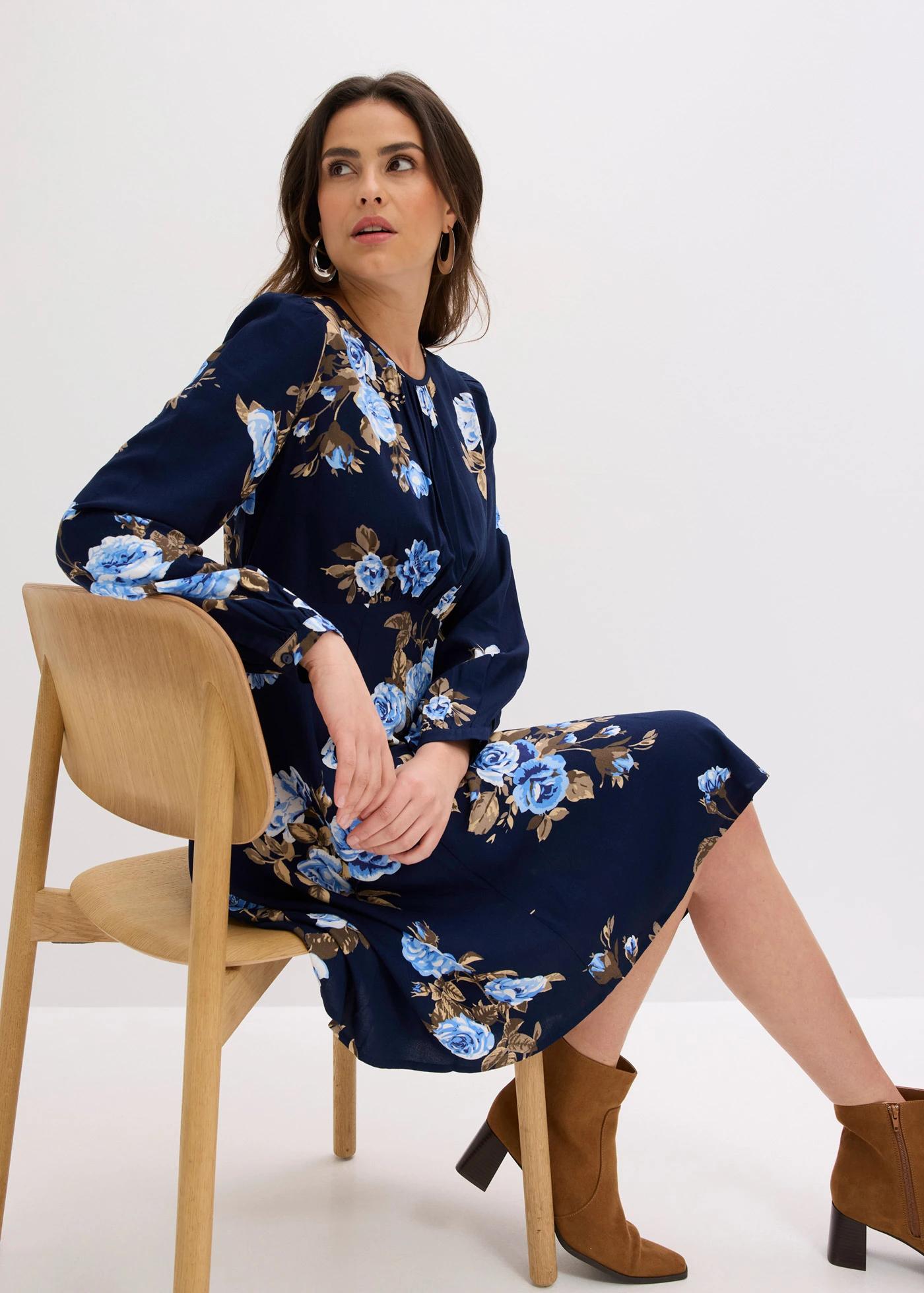 Rochie tip tunică • bleumarin floral • magazin bonprix