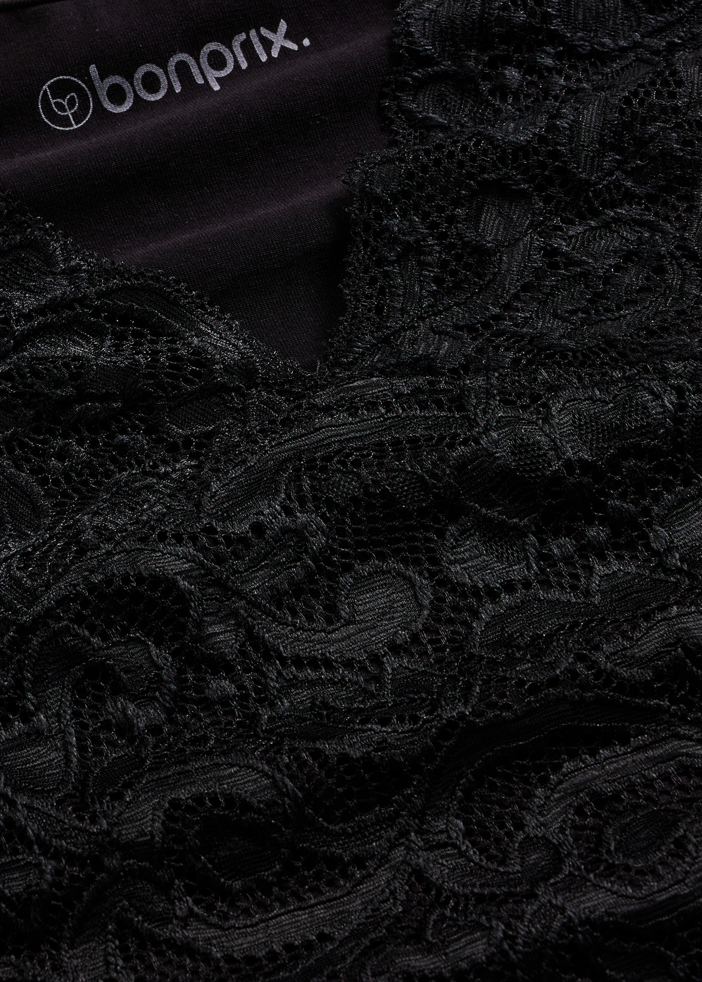 Chemise de nuit avec empiècement dentelle • noir • Boutique bonprix