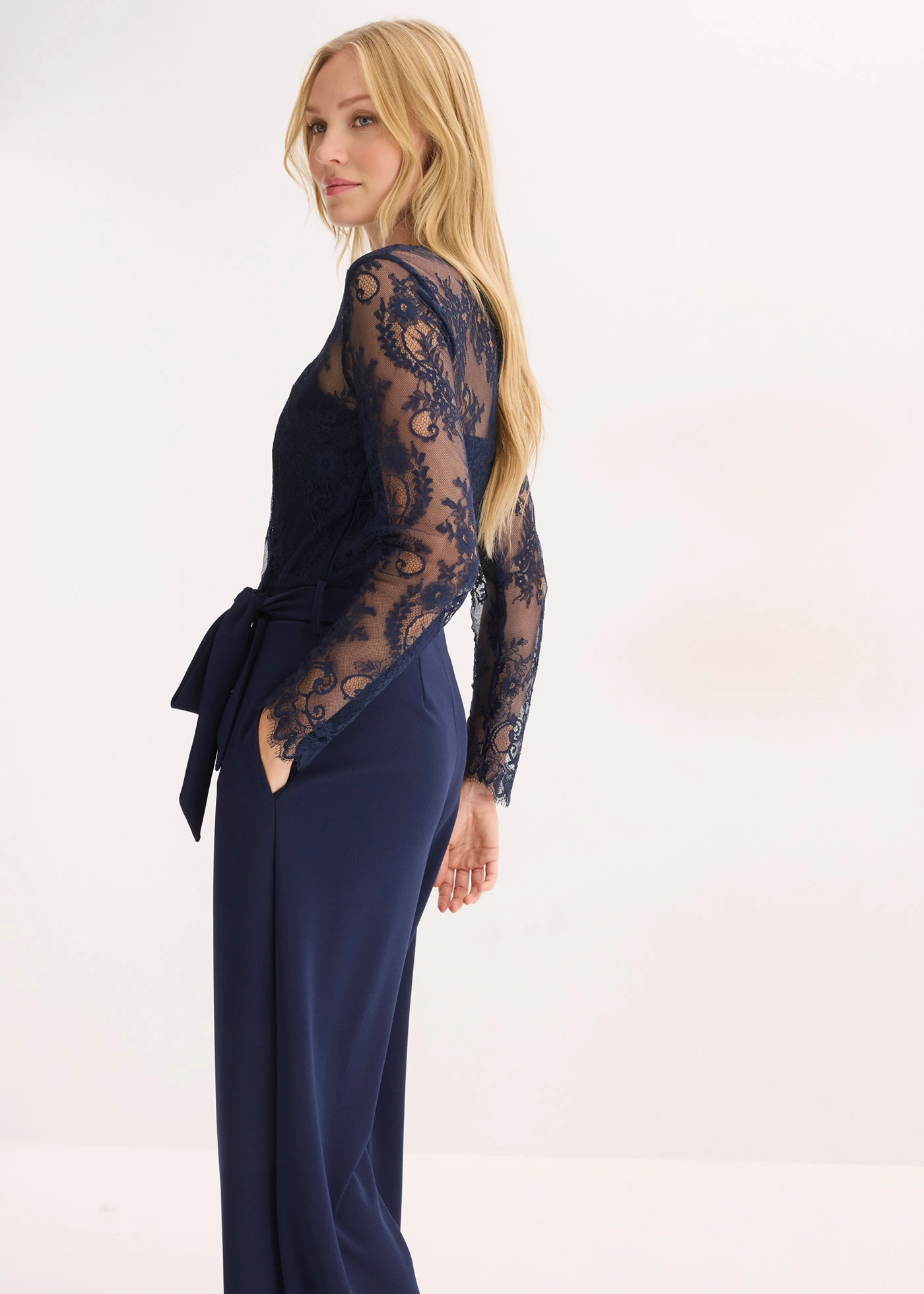 Jumpsuit met kant • donkerblauw • bonprix online shop