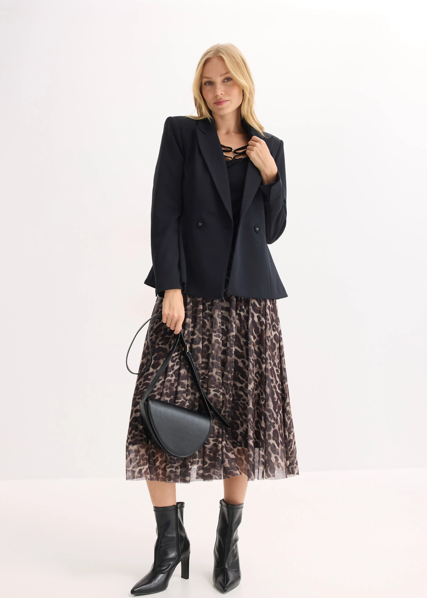 Blazer met peplum • zwart • bonprix online shop