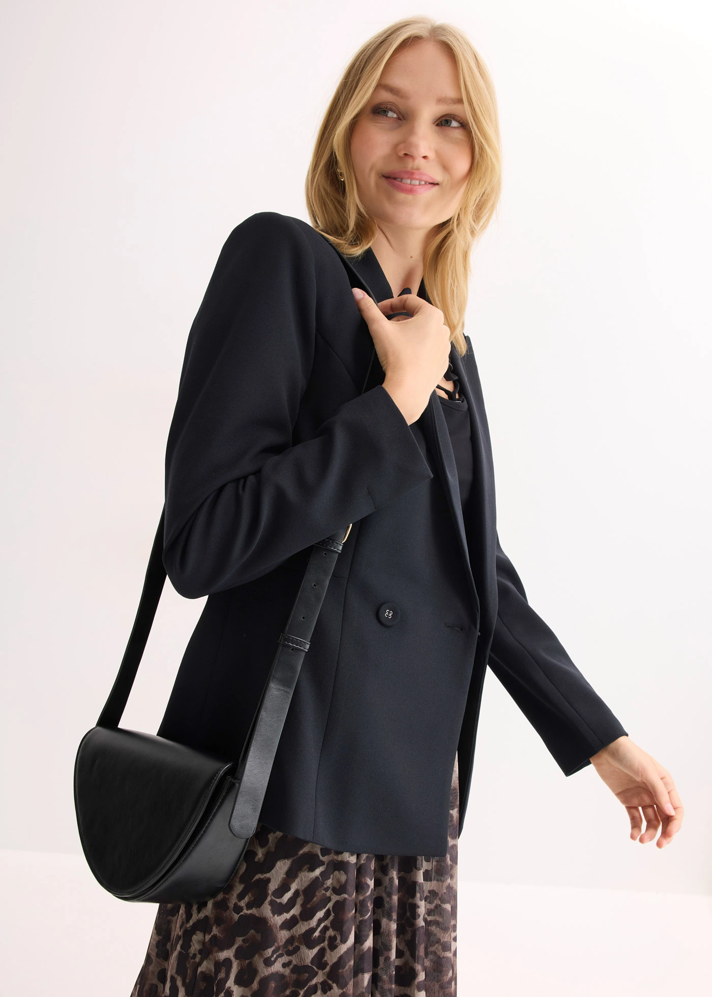 Blazer met peplum • zwart • bonprix online shop