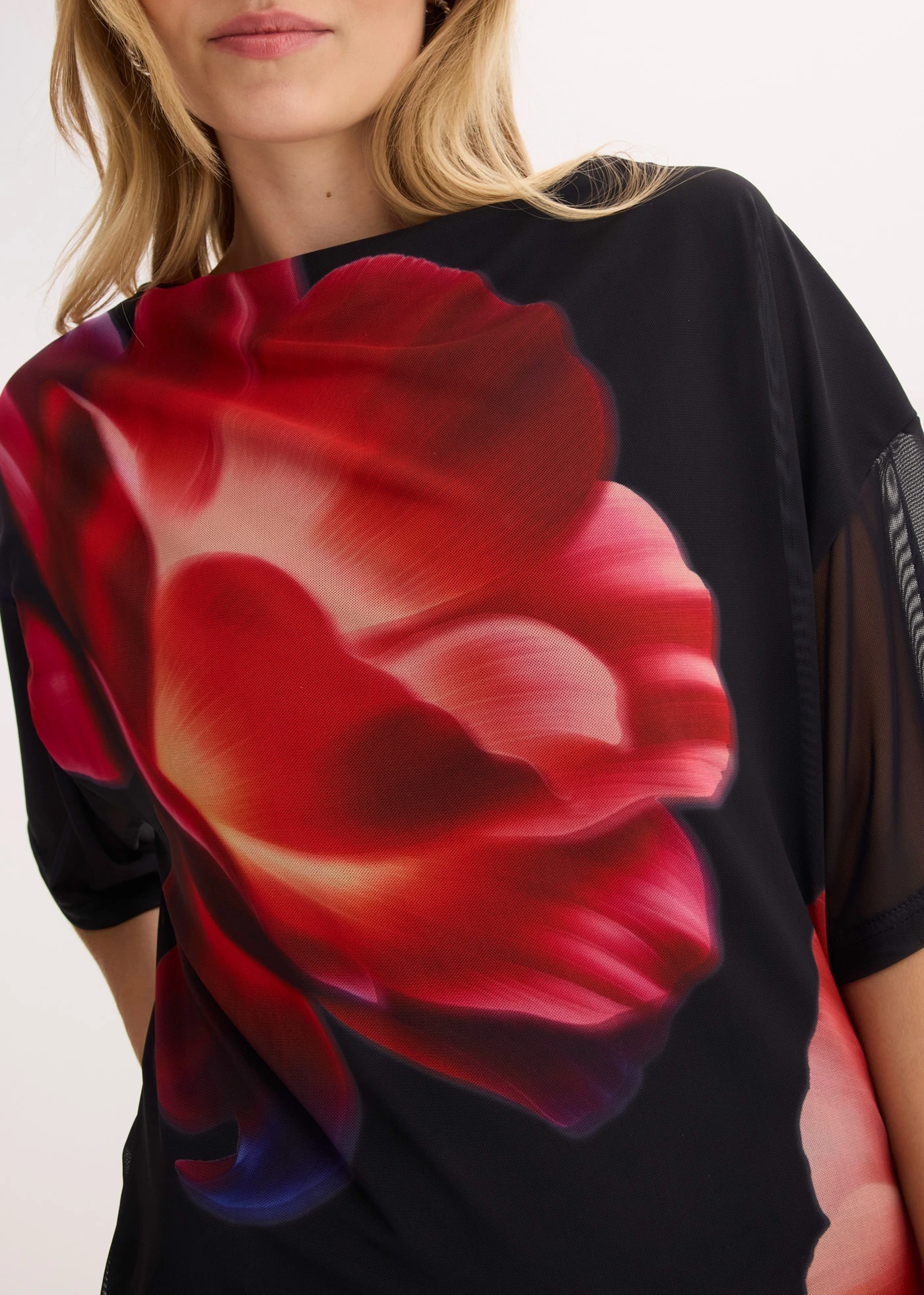 T-shirt en mesh • noir floral • Boutique bonprix