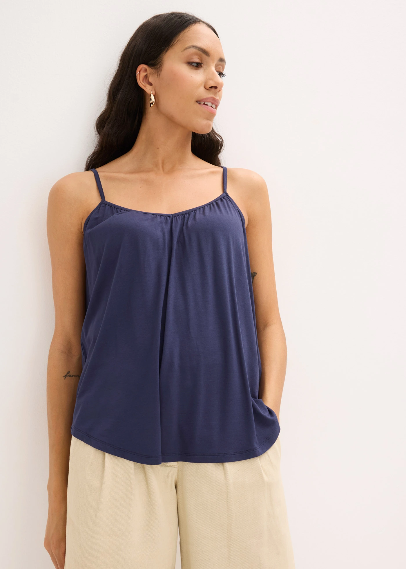 Top à fines bretelles en viscose fluide • bleu foncé • Boutique bonprix