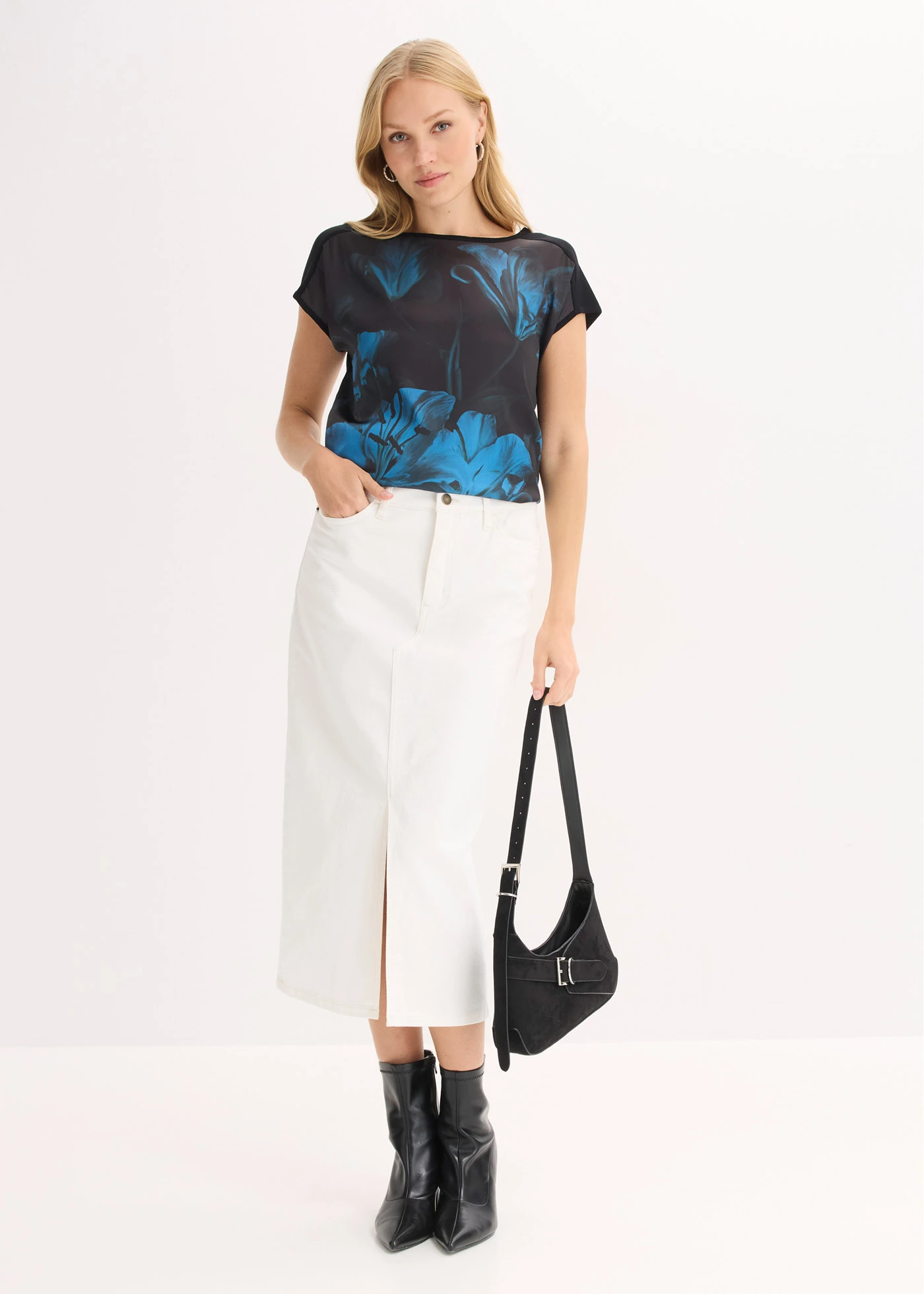 Gedessineerd shirt in een zachte viscosemix • zwart-petrol gebloemd • bonprix online shop