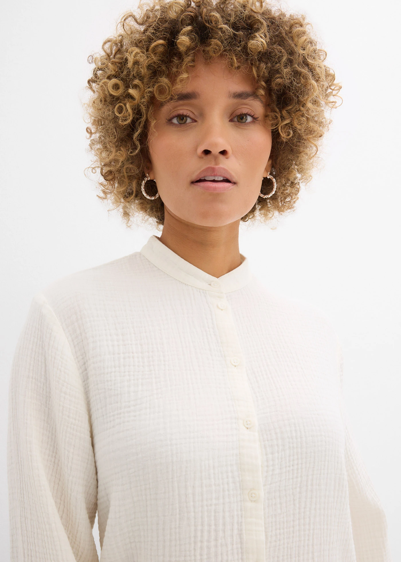 Chemisier long et oversize en gaze de coton avec fentes sur les côtés • ecru • Boutique bonprix