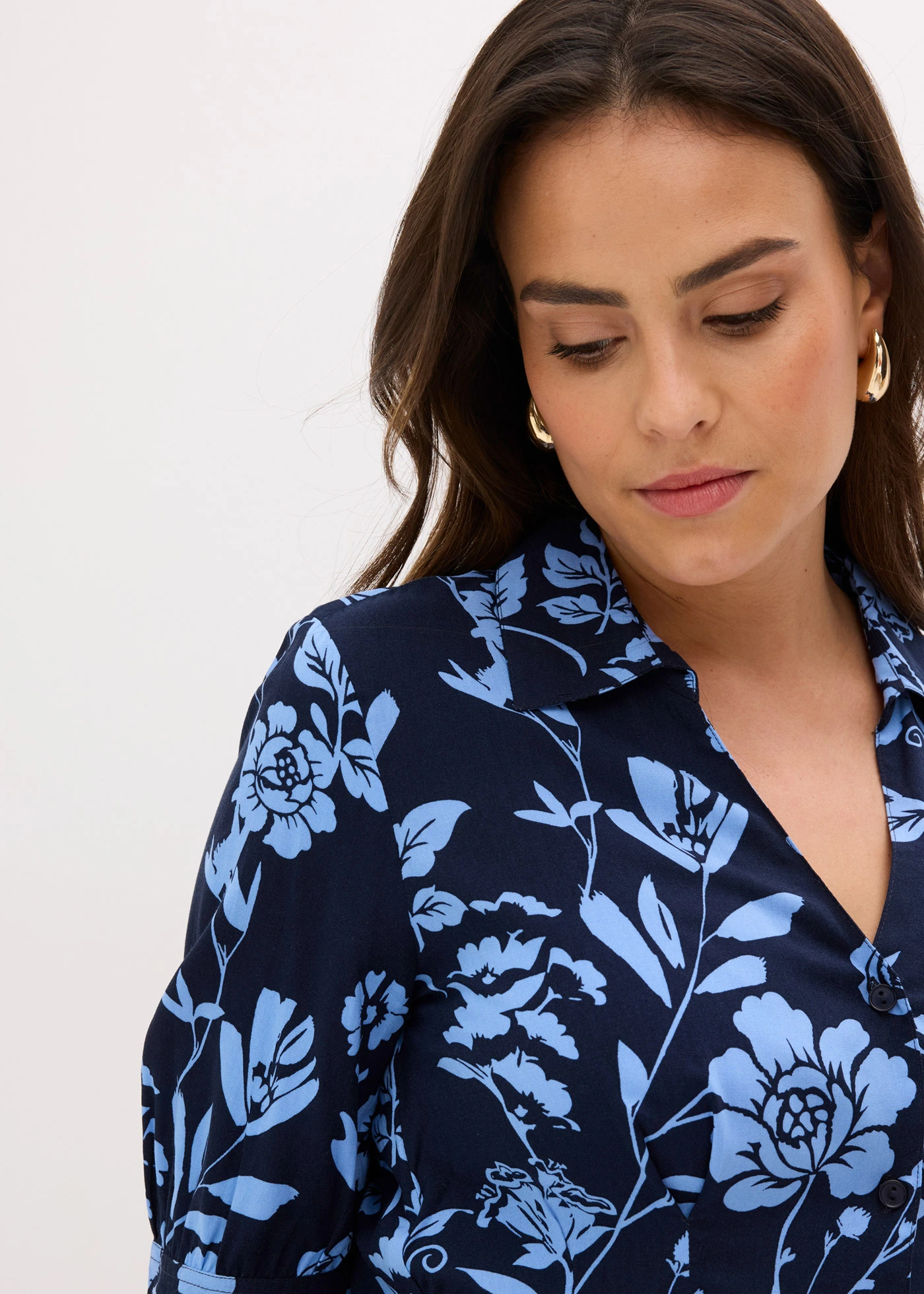 Blousejurk van soepele viscose • donkerblauw/middenblauw gebloemd • bonprix online shop