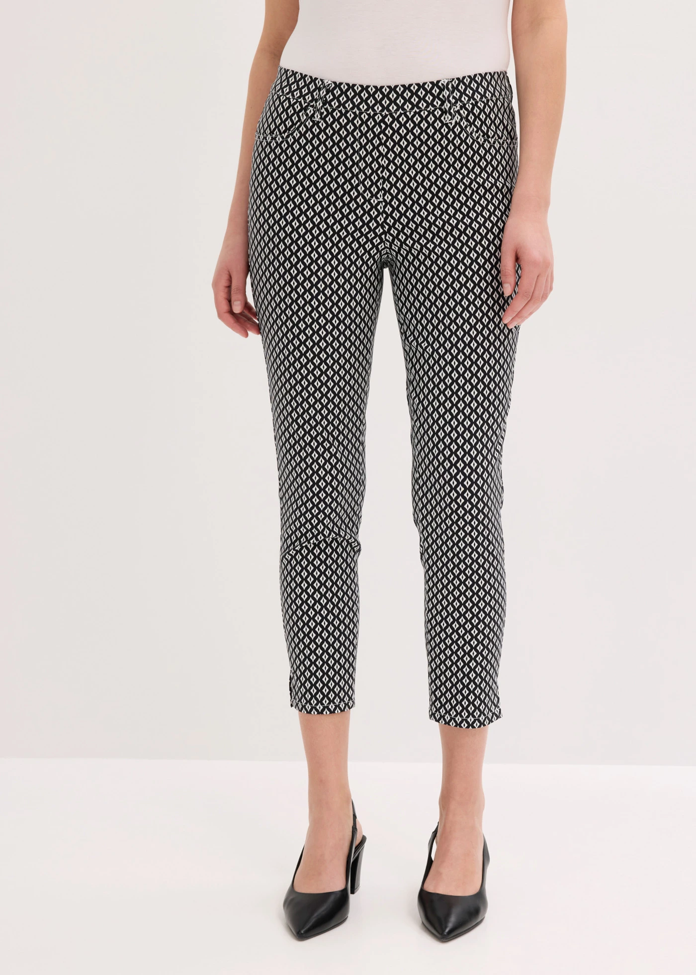 Pantalon 7/8 extensible en bengaline • noir-écru graphique • Boutique bonprix