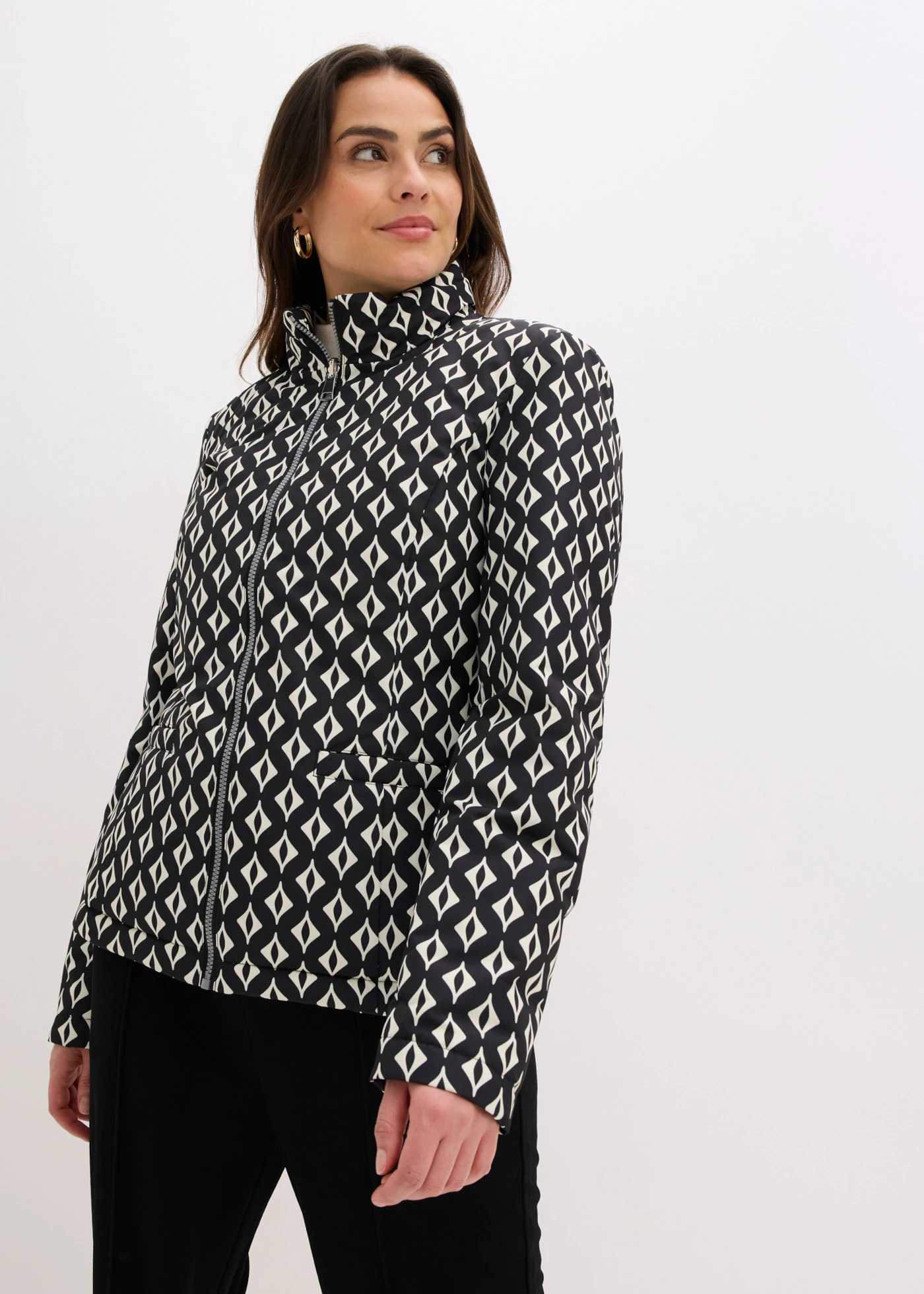 Lekka dwustronna kurtka pikowana z nadrukiem • czarny-biel wełny w graficzny wzór • sklep bonprix