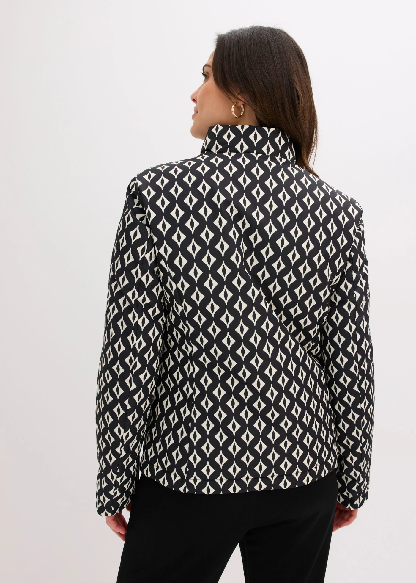 Lekka dwustronna kurtka pikowana z nadrukiem • czarny-biel wełny w graficzny wzór • sklep bonprix