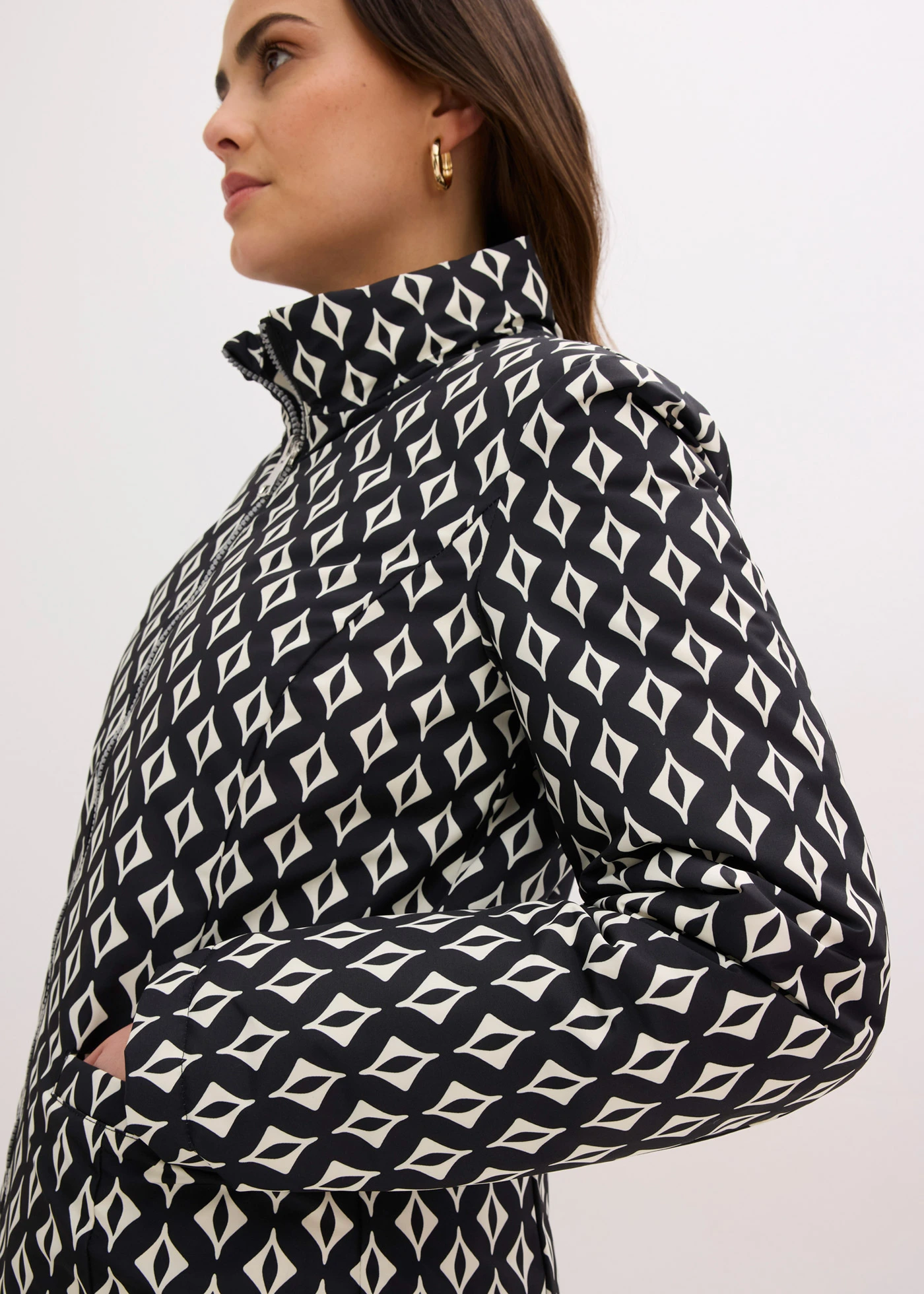 Veste réversible et légère à imprimé • noir-écru graphique • Boutique bonprix