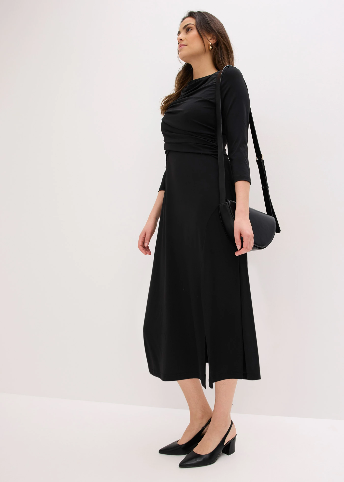 Robe midi drapée à manches 3/4 • noir • Boutique bonprix