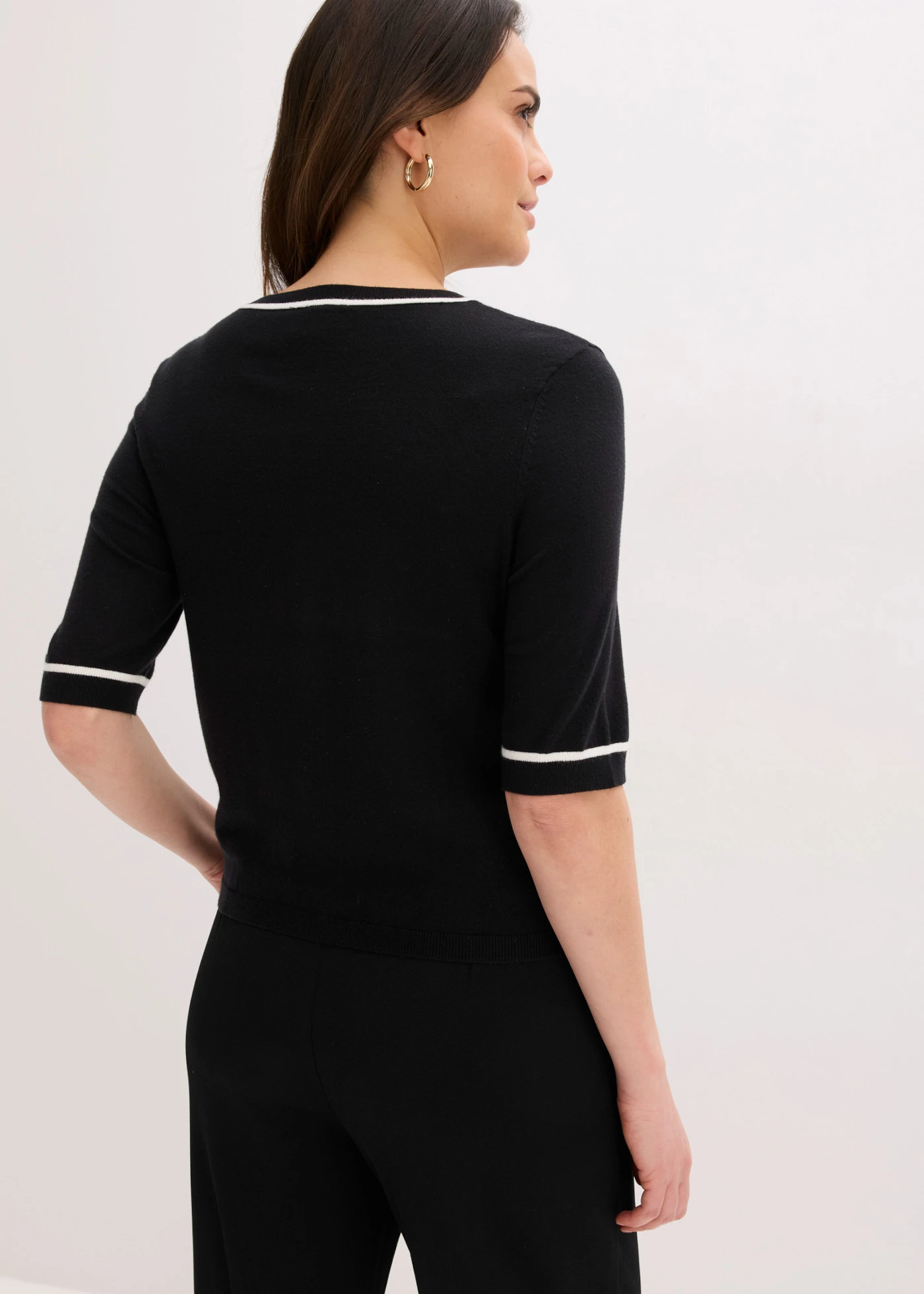 Jachetă tricotată cu viscoză • negru/ecru • magazin bonprix