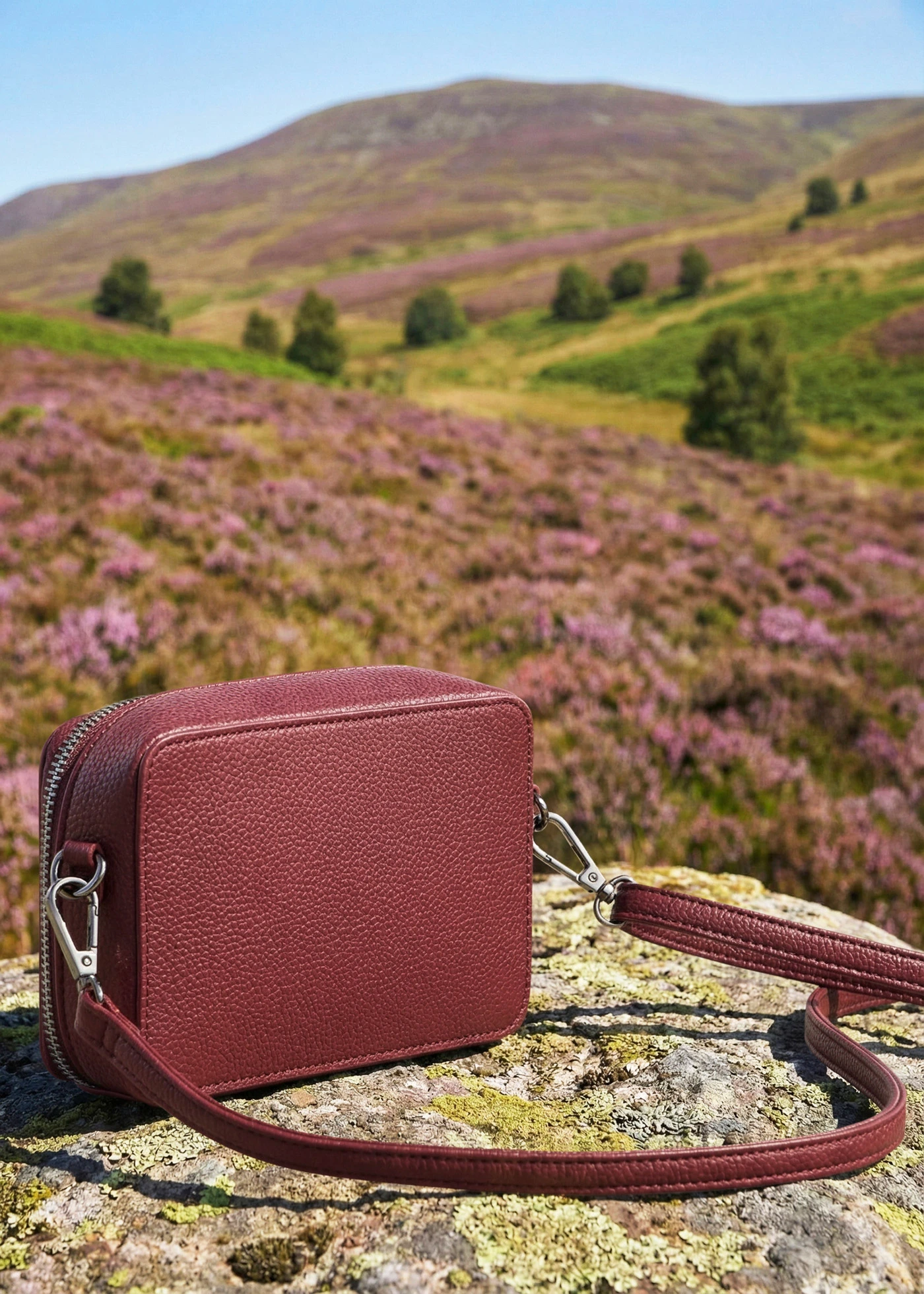 Mini kabelka s odnímateľným remienkom • rubínovo červená • obchod bonprix