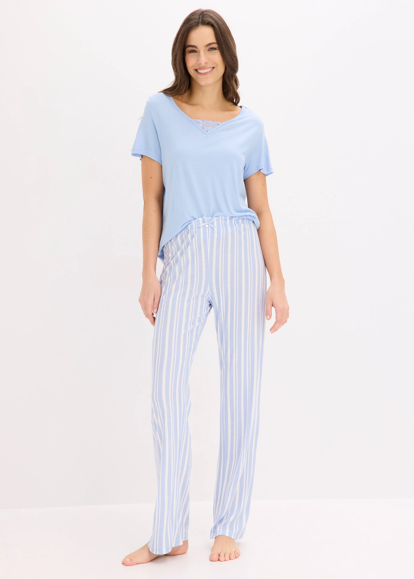 Pyjama van zachte viscose • parelblauw-wolwit gestreept • bonprix online shop