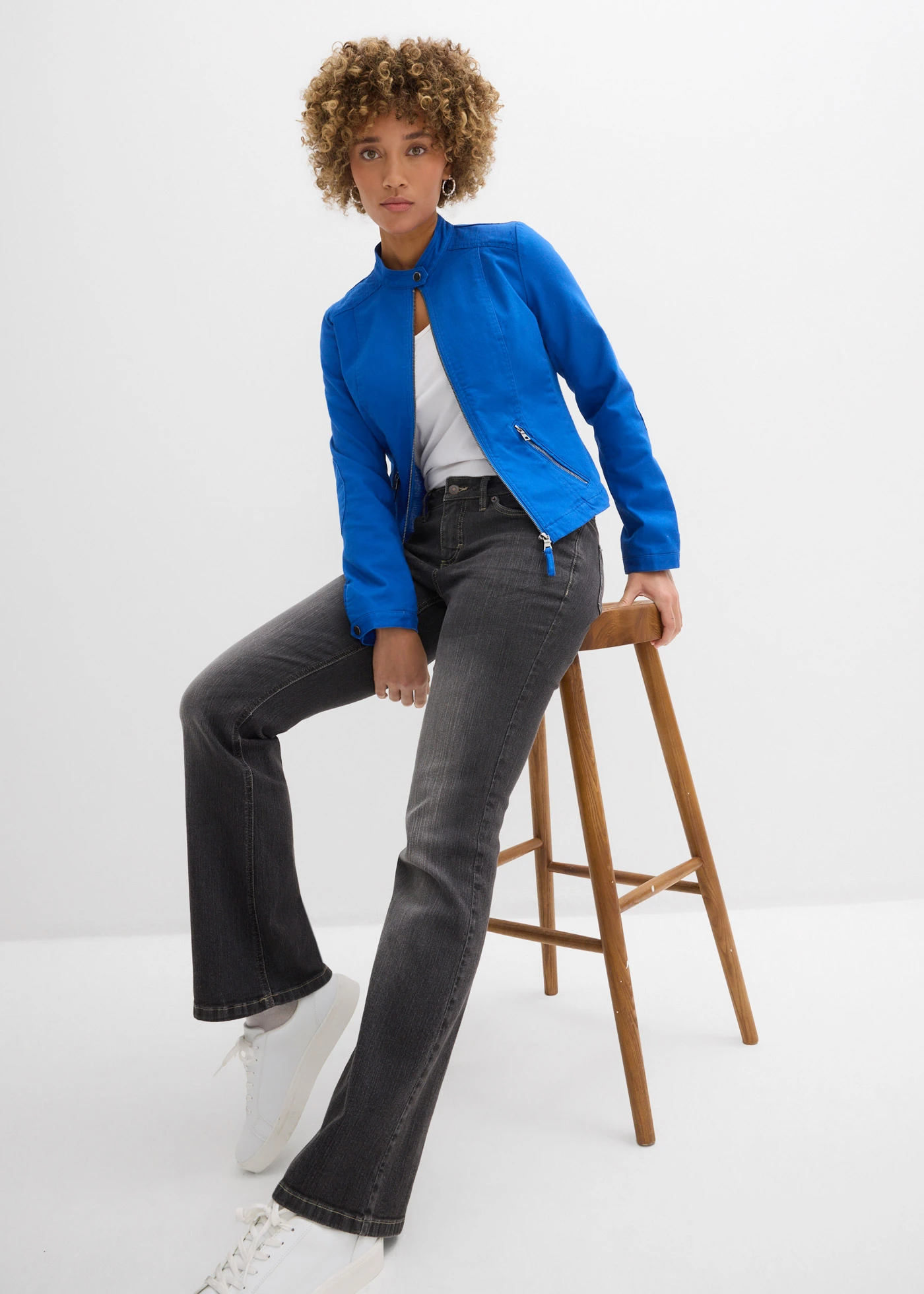 Veste en coton twill avec empiècements latéraux extensibles • bleu arctique • Boutique bonprix